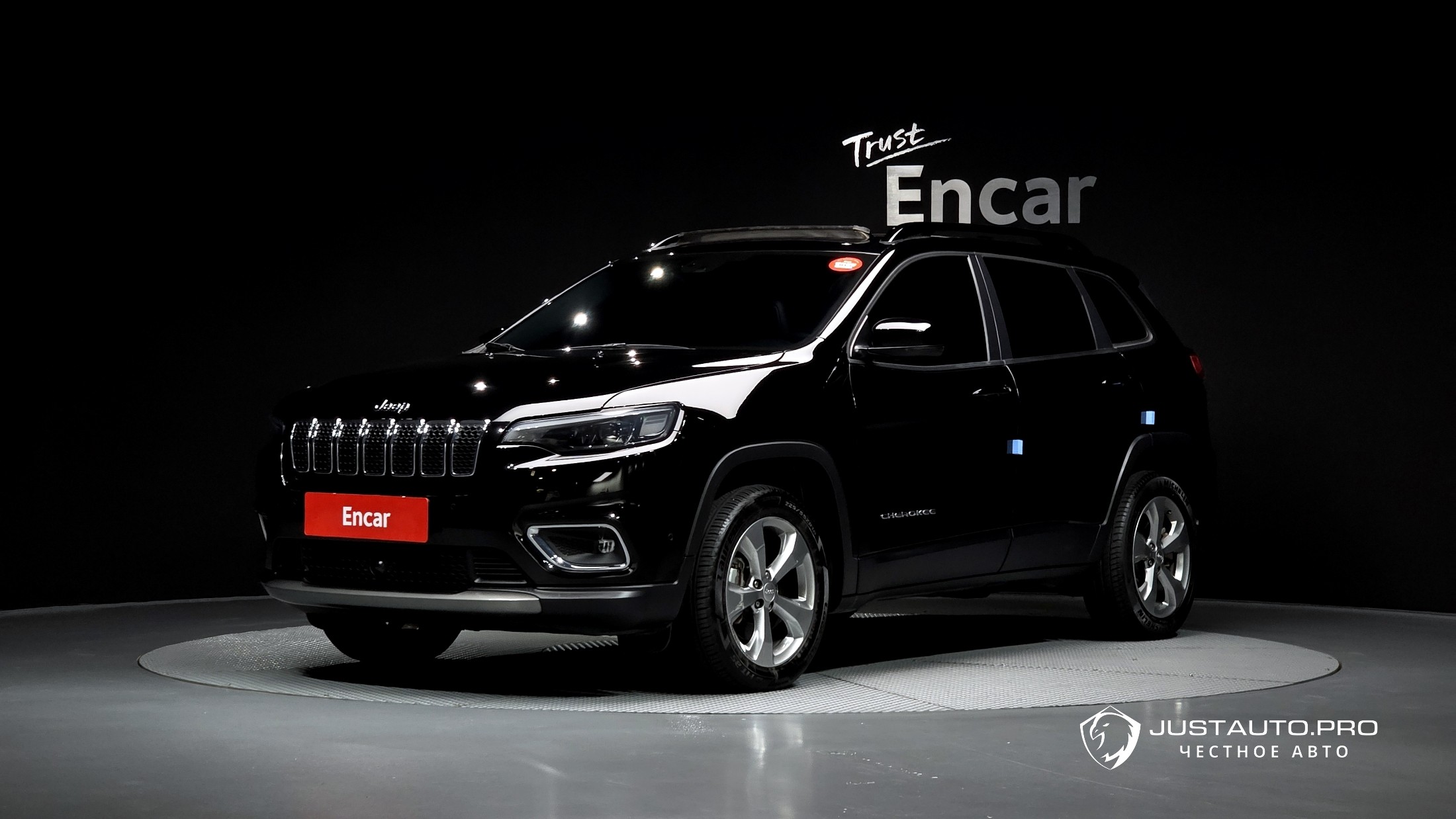 Автомобиль Jeep Cherokee