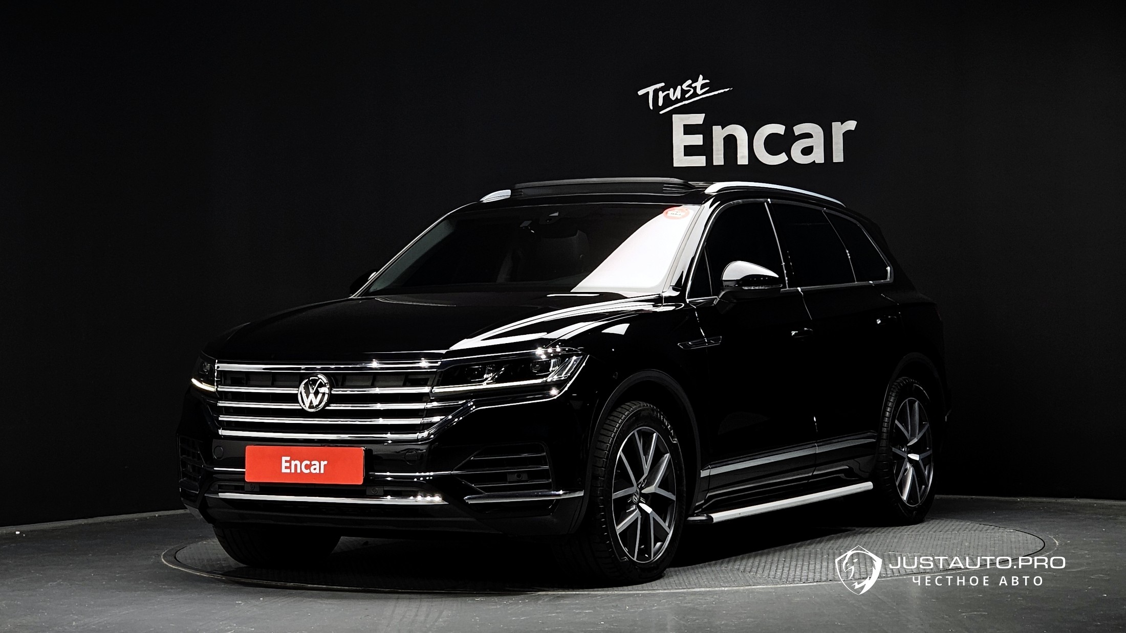 Автомобиль Volkswagen Touareg