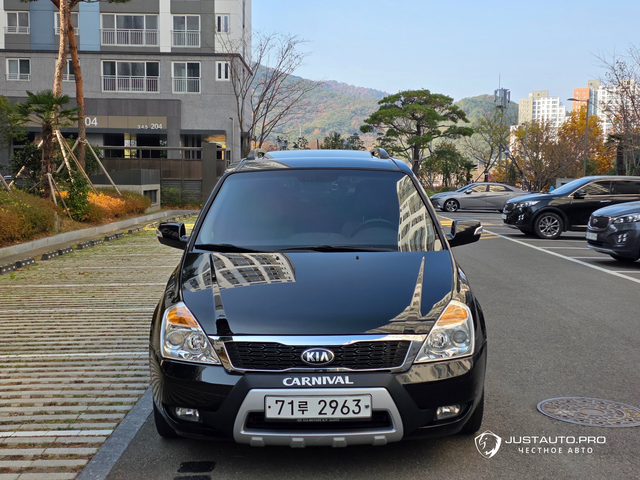 Автомобиль Kia Canival