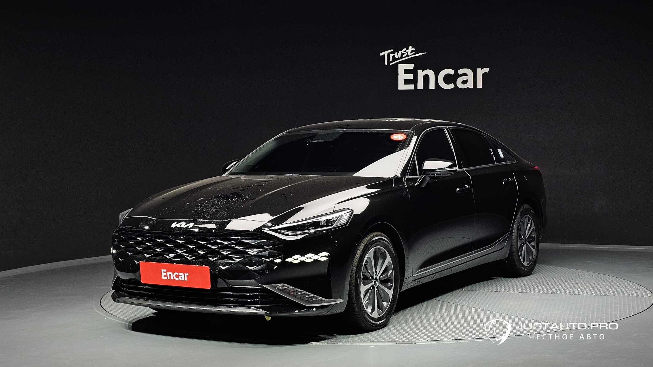 Автомобиль Kia K8