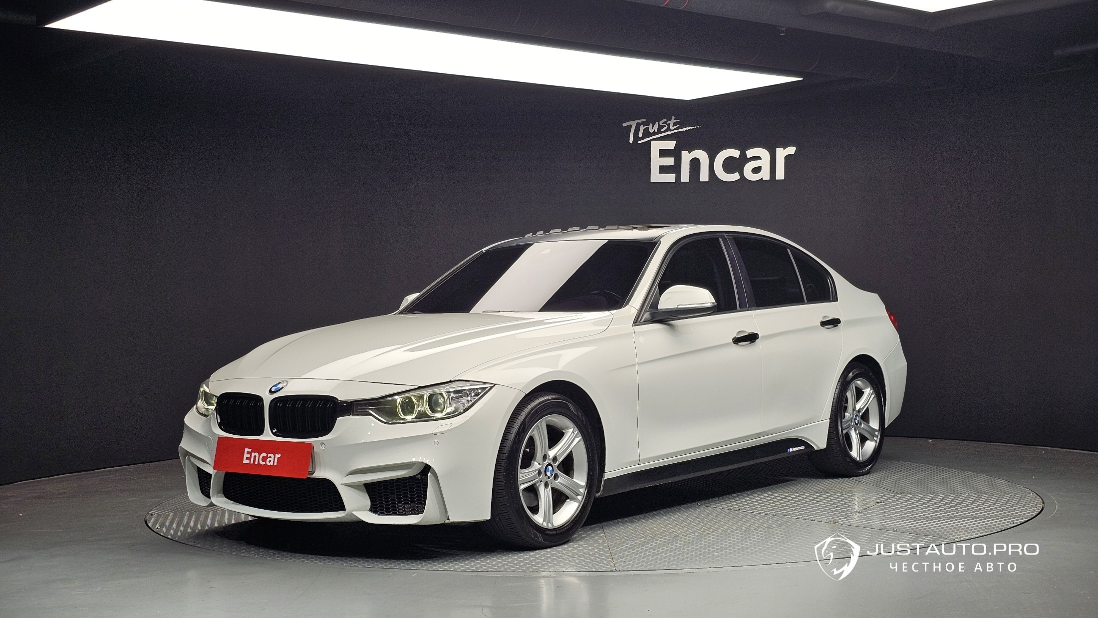 Автомобиль BMW 3-Series