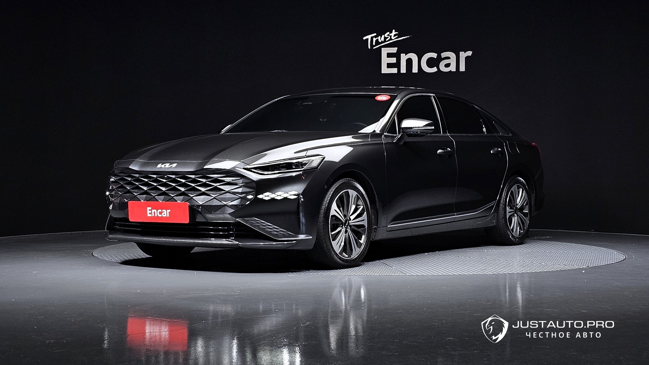 Автомобиль Kia K8