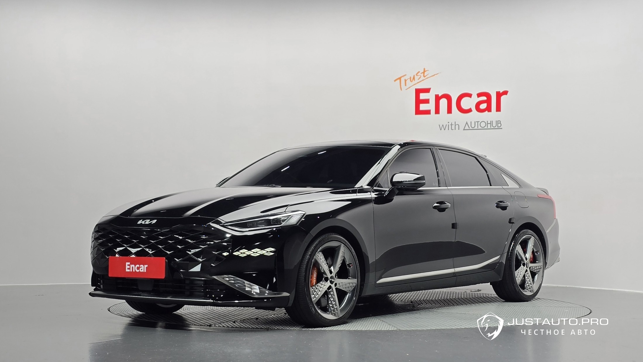 Автомобиль Kia K8