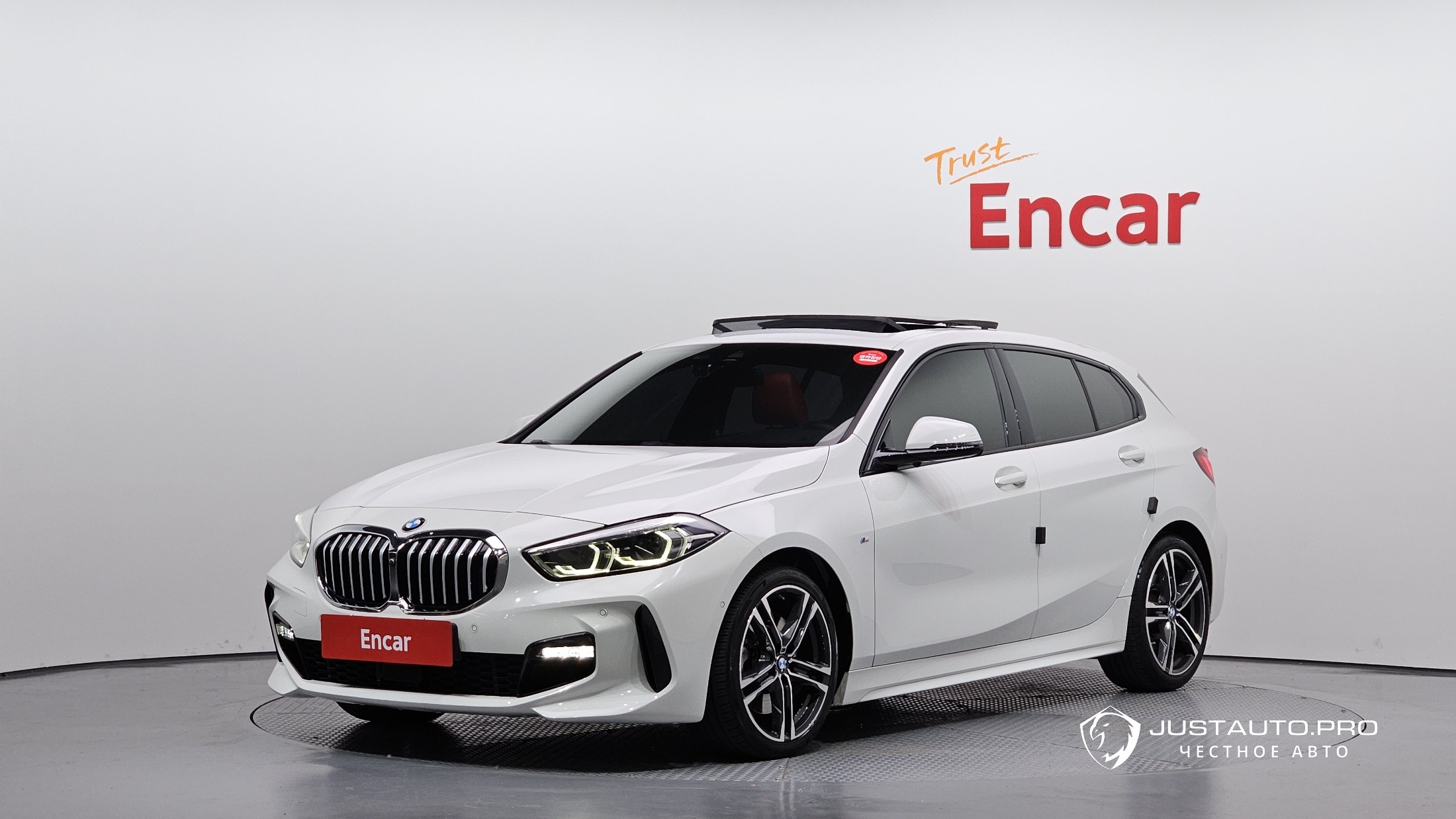 Автомобиль BMW 1-Series