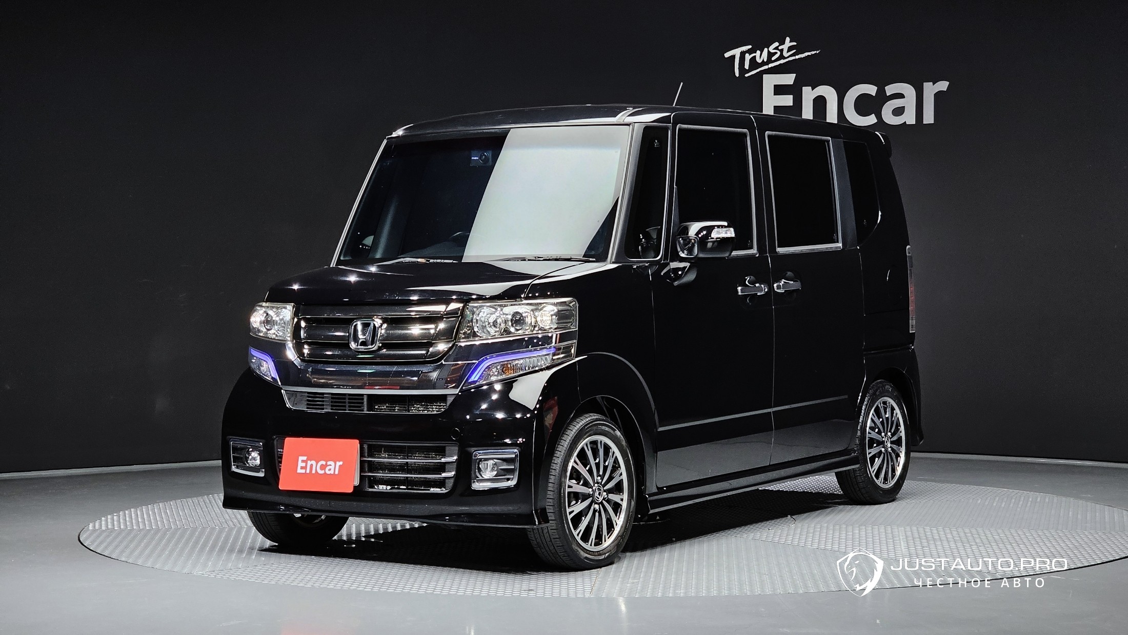 Автомобиль Honda N-BOX