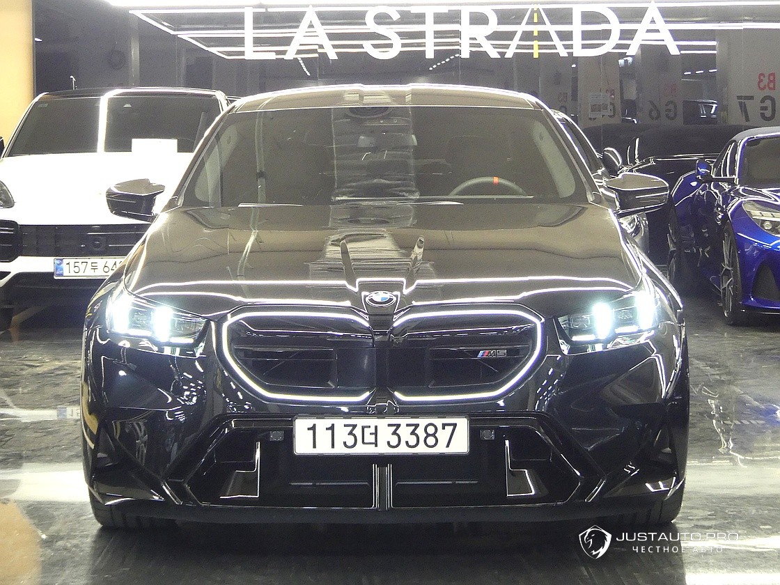 Автомобиль BMW M5