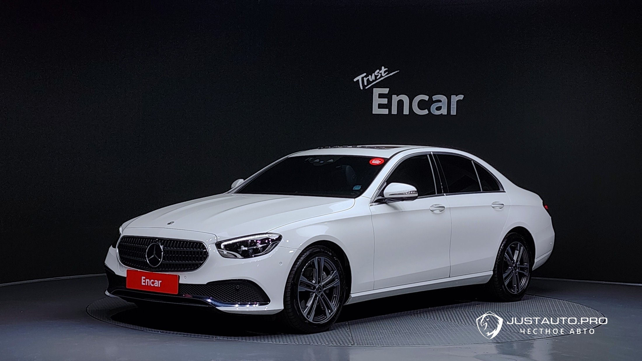 Автомобиль Mercedes-Benz E-Class