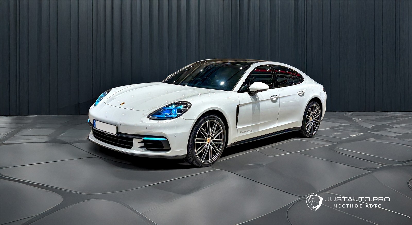 Автомобиль Porsche Panamera