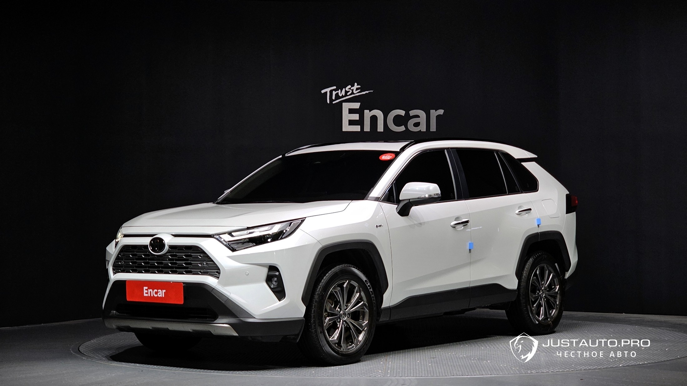 Автомобиль Toyota RAV4