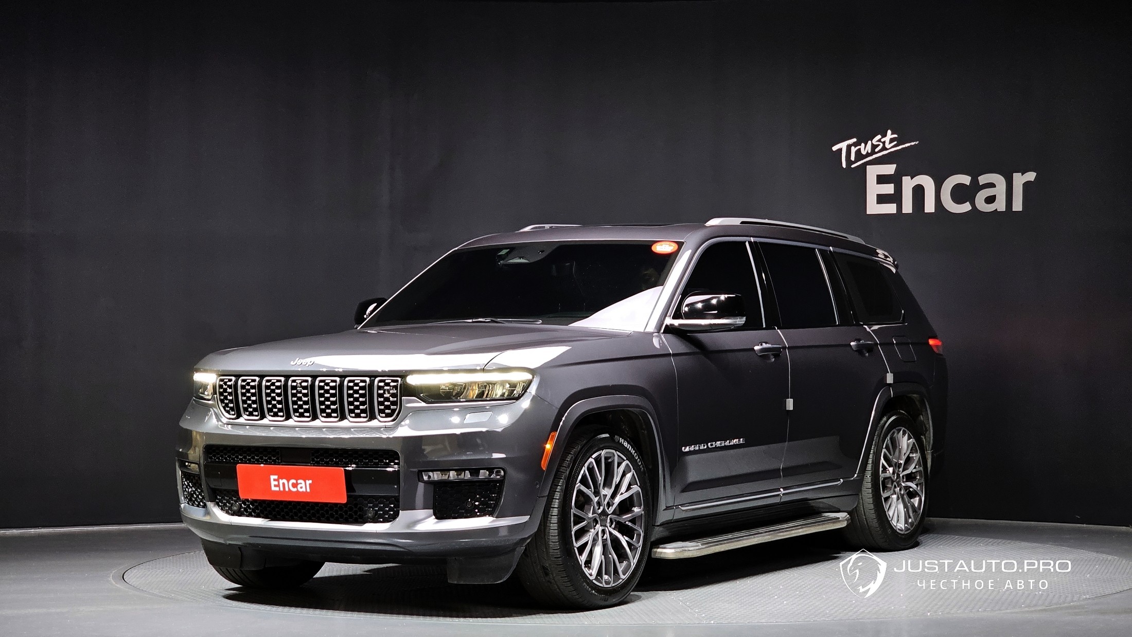 Автомобиль Jeep Cherokee