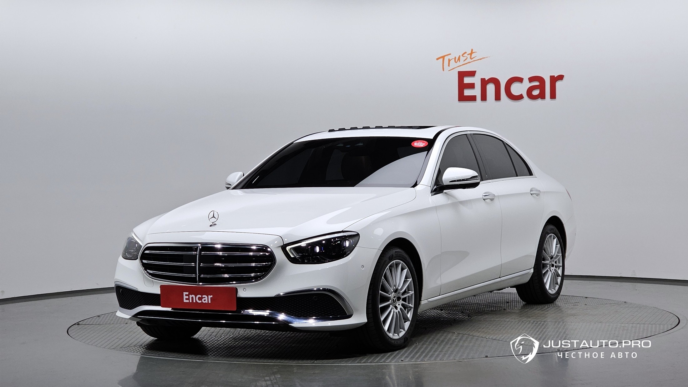 Автомобиль Mercedes-Benz E-Class