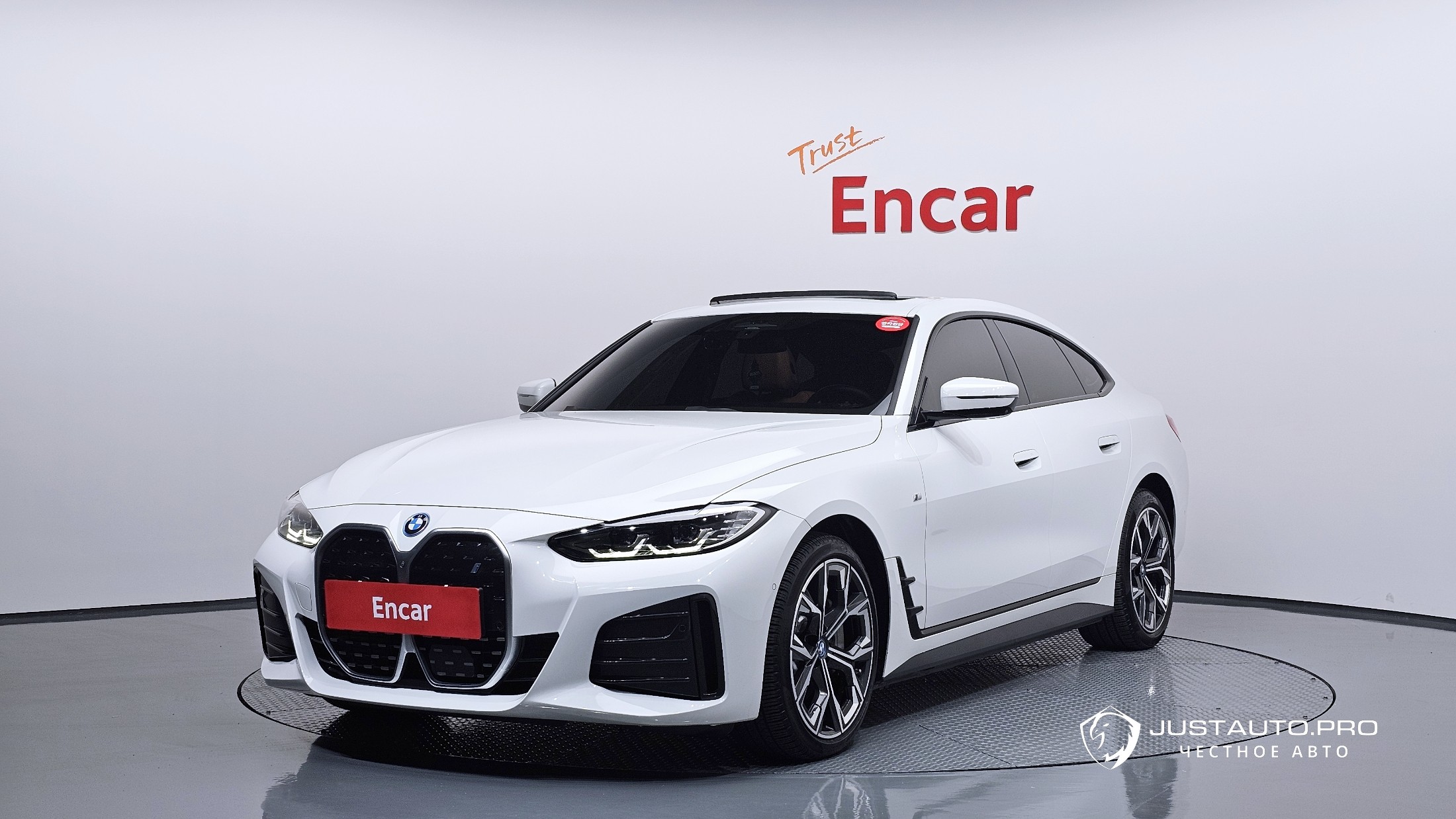 Автомобиль BMW i4