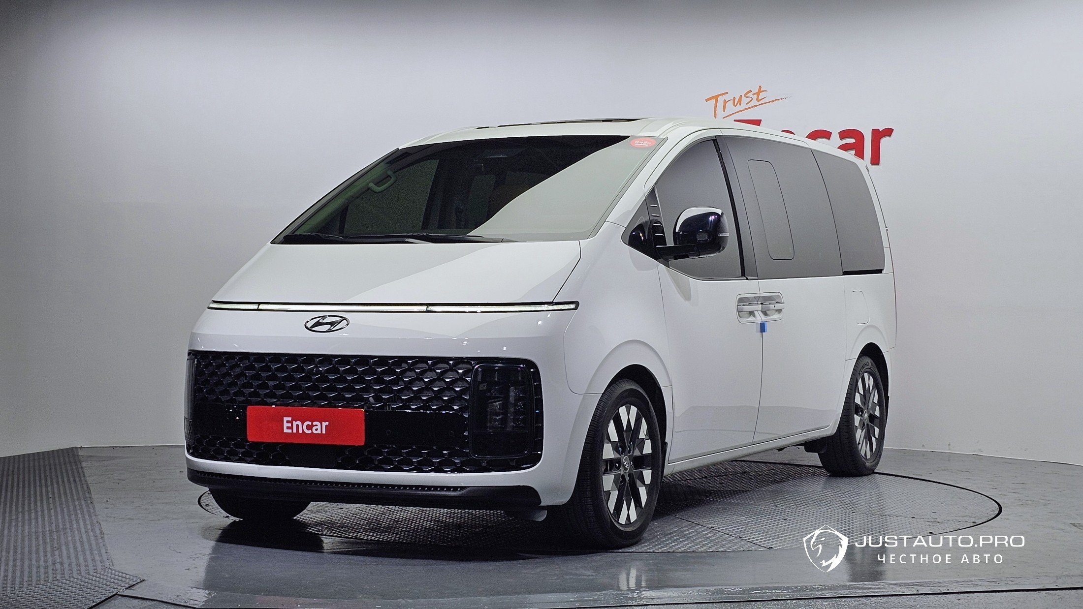 Автомобиль Hyundai Staria