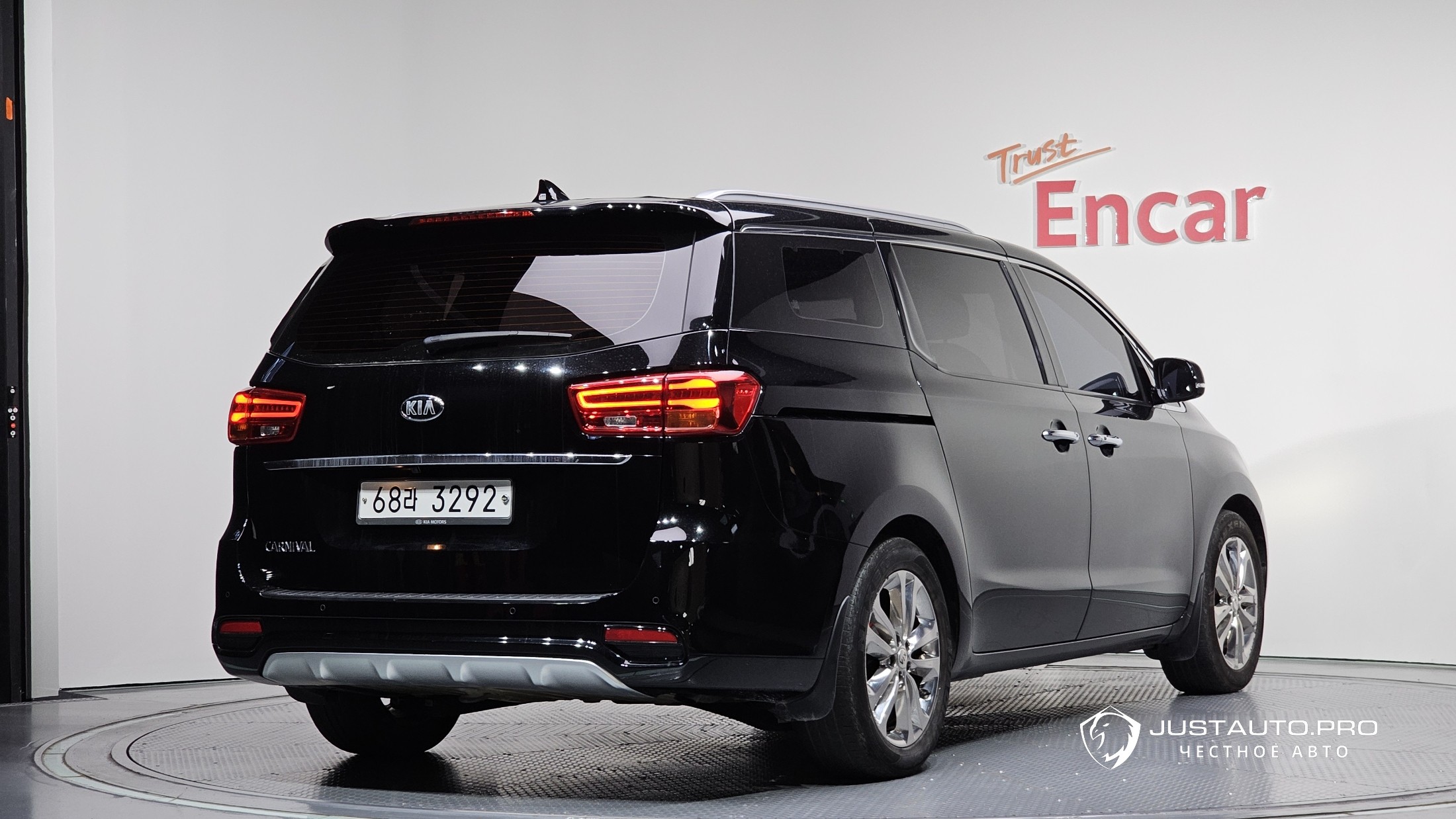 Автомобиль Kia Canival