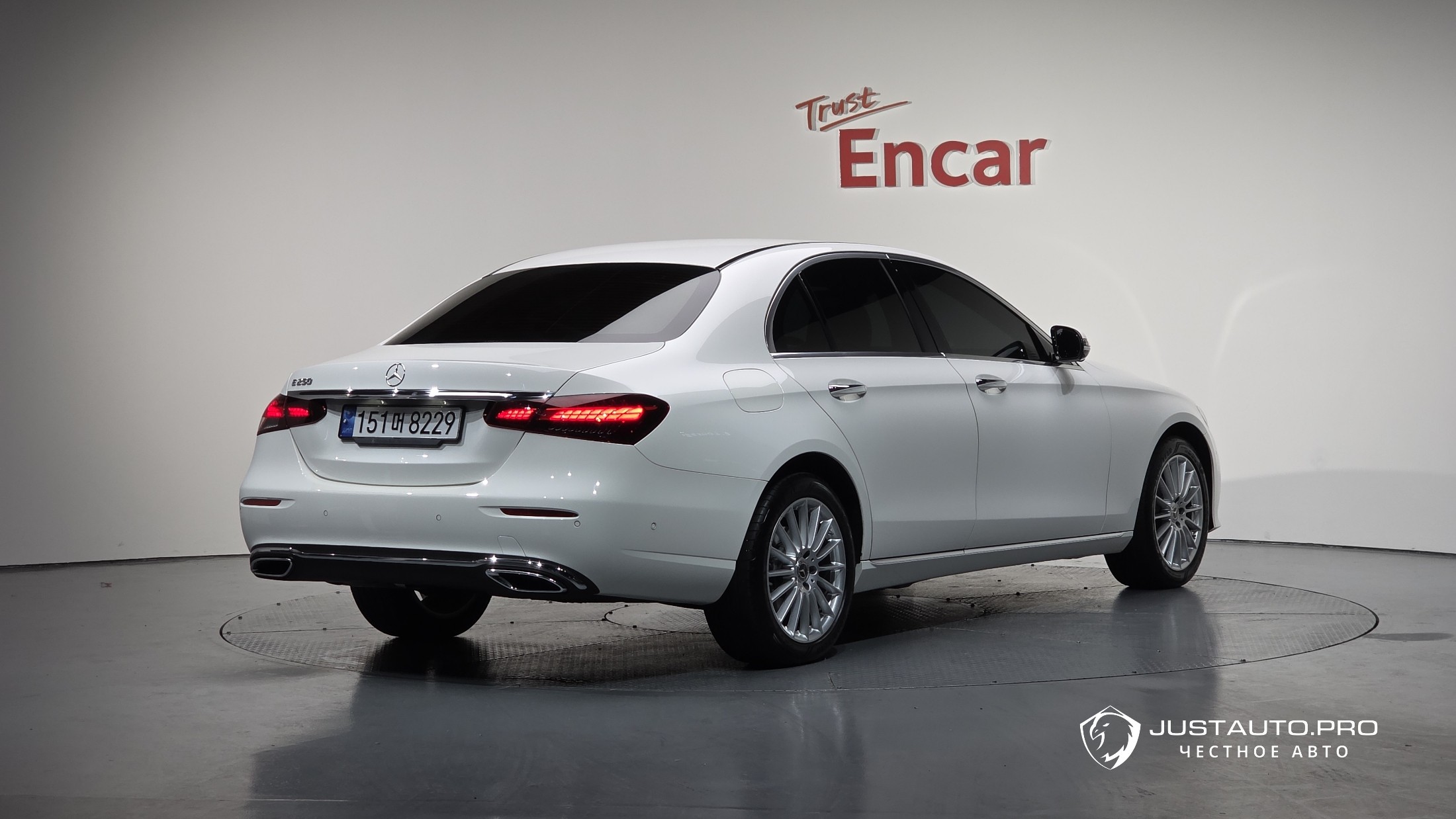 Автомобиль Mercedes-Benz E-Class