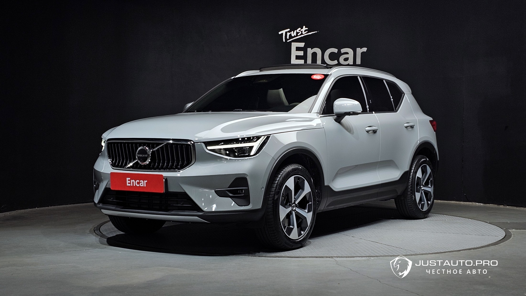 Автомобиль Volvo XC40