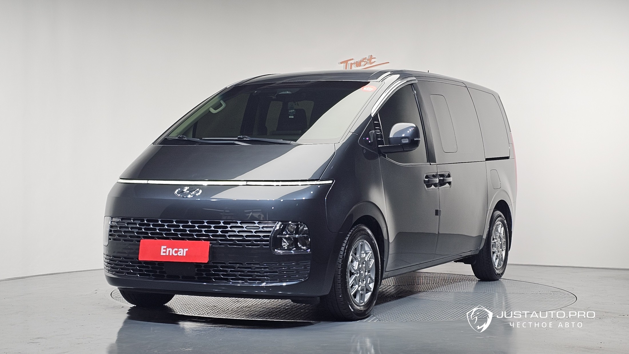 Автомобиль Hyundai Staria