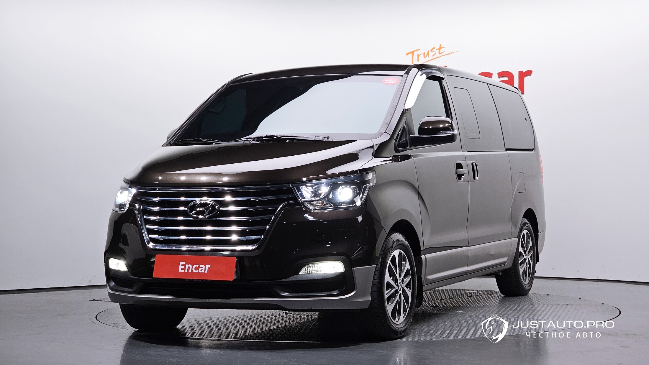 Автомобиль Hyundai Starex