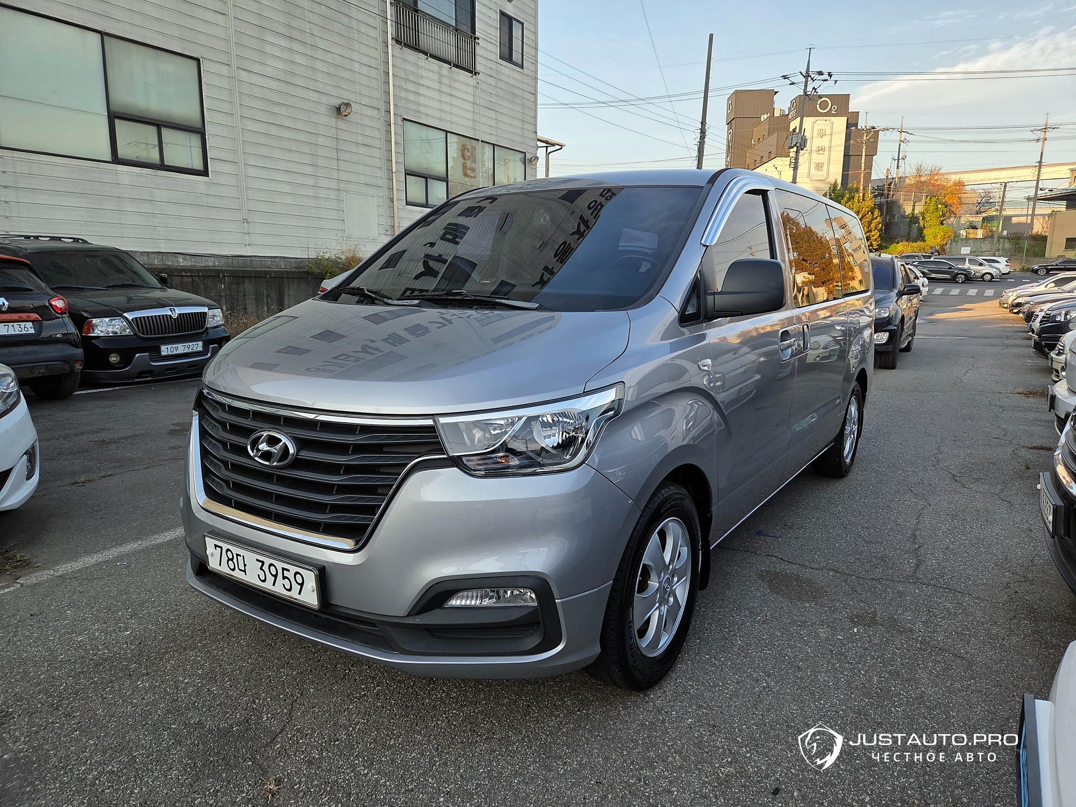 Автомобиль Hyundai Starex
