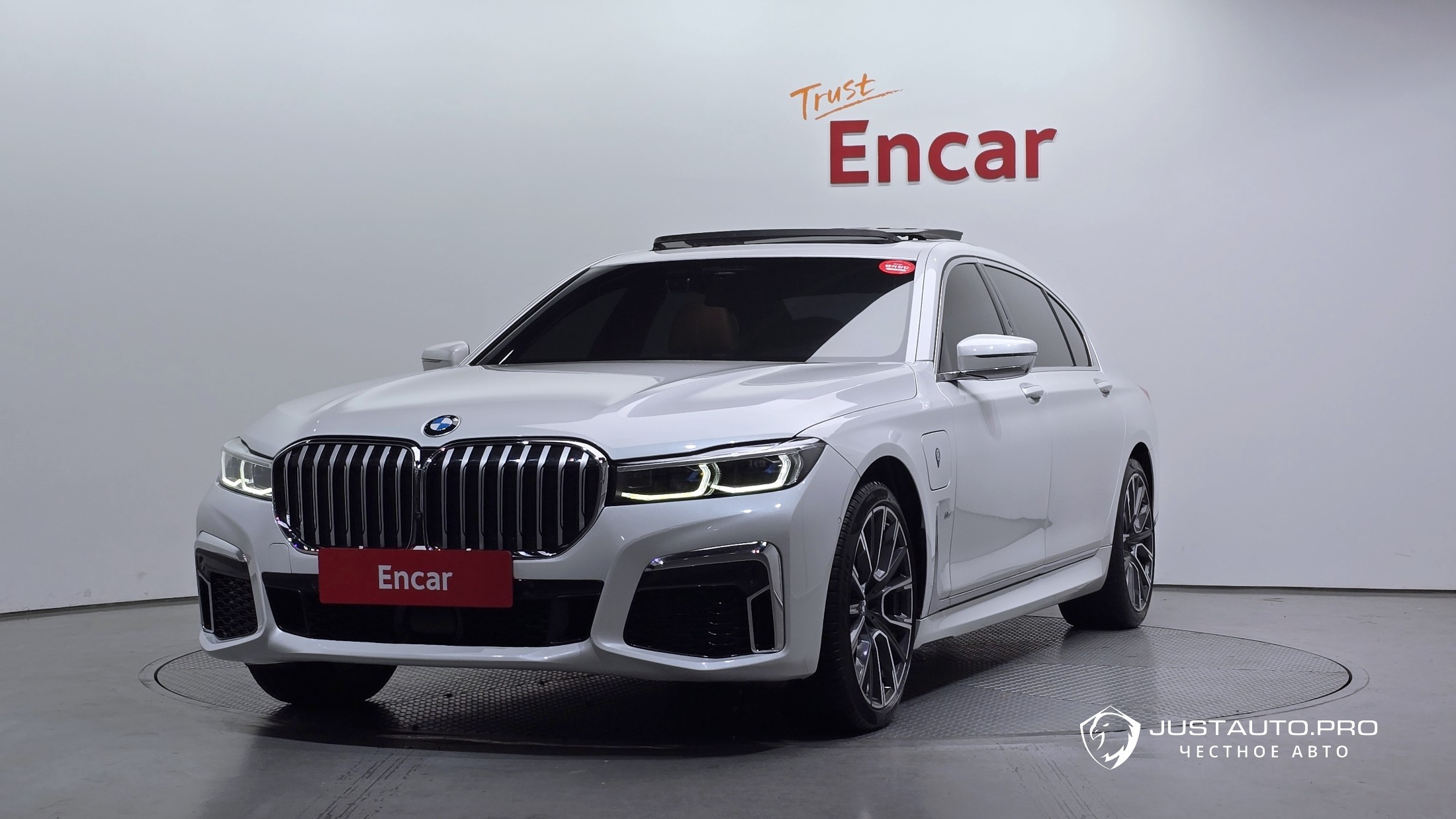 Автомобиль BMW 7-Series