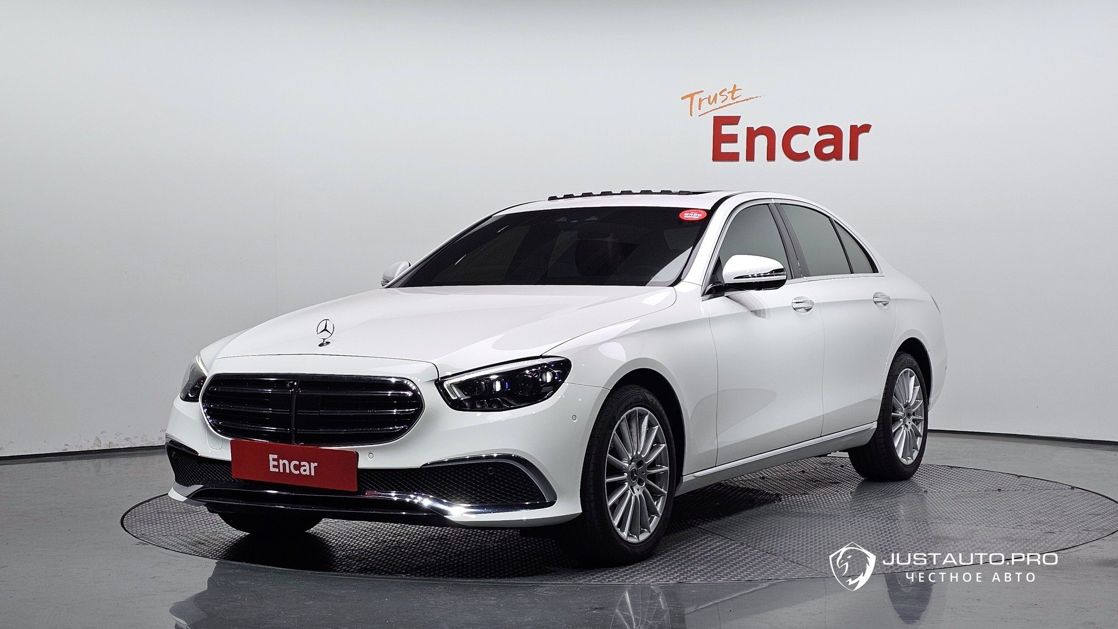 Автомобиль Mercedes-Benz E-Class