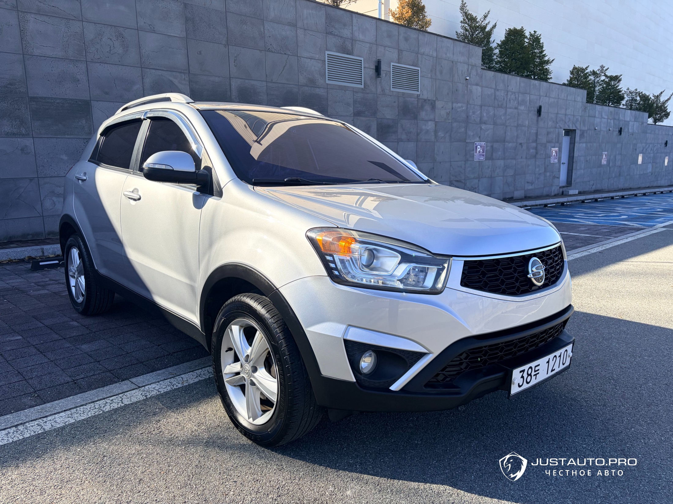 Автомобиль KG_Mobility_Ssangyong KORANDO