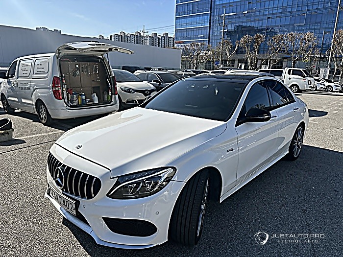 Автомобиль Mercedes-Benz C-Class