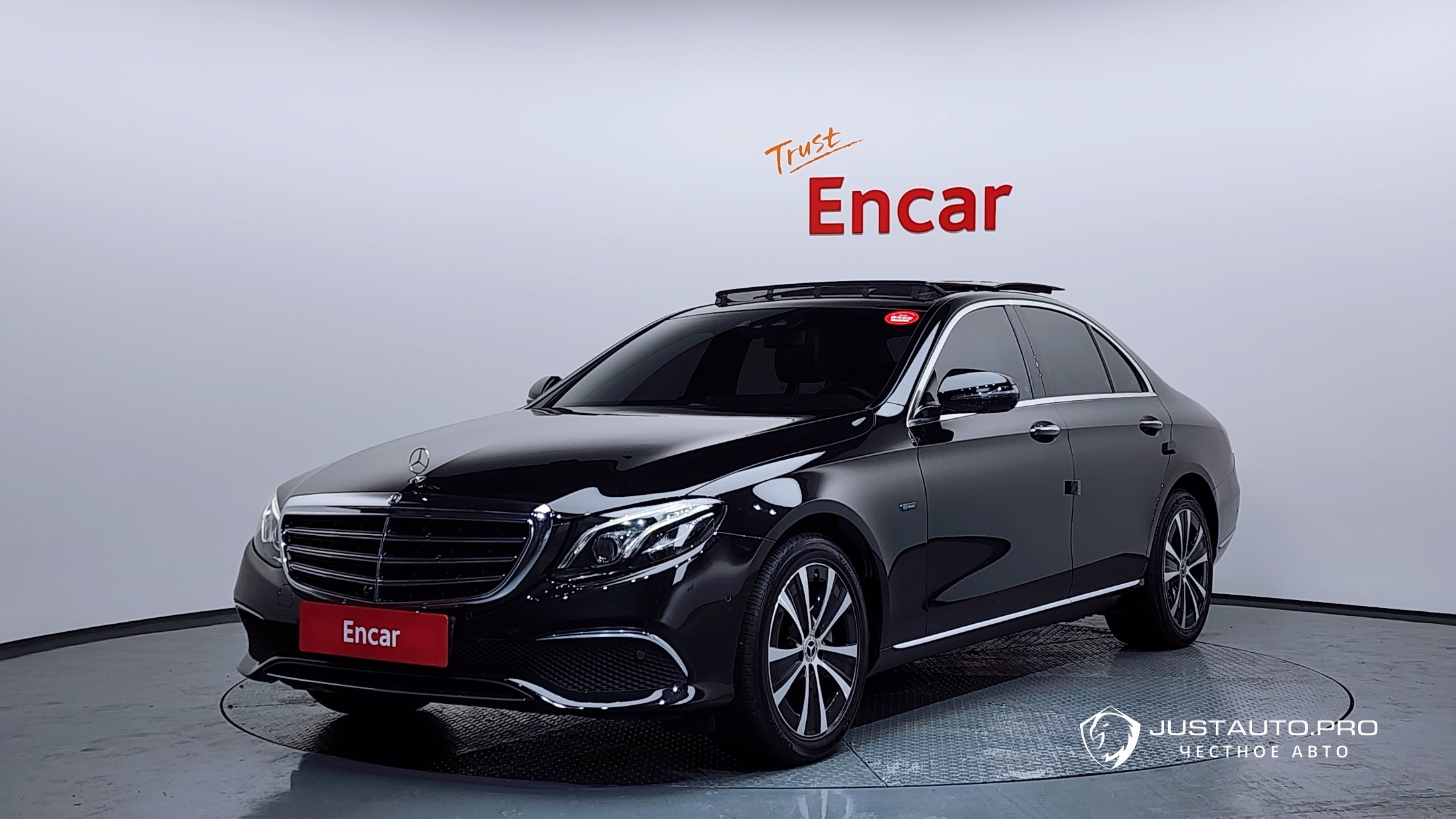 Автомобиль Mercedes-Benz E-Class