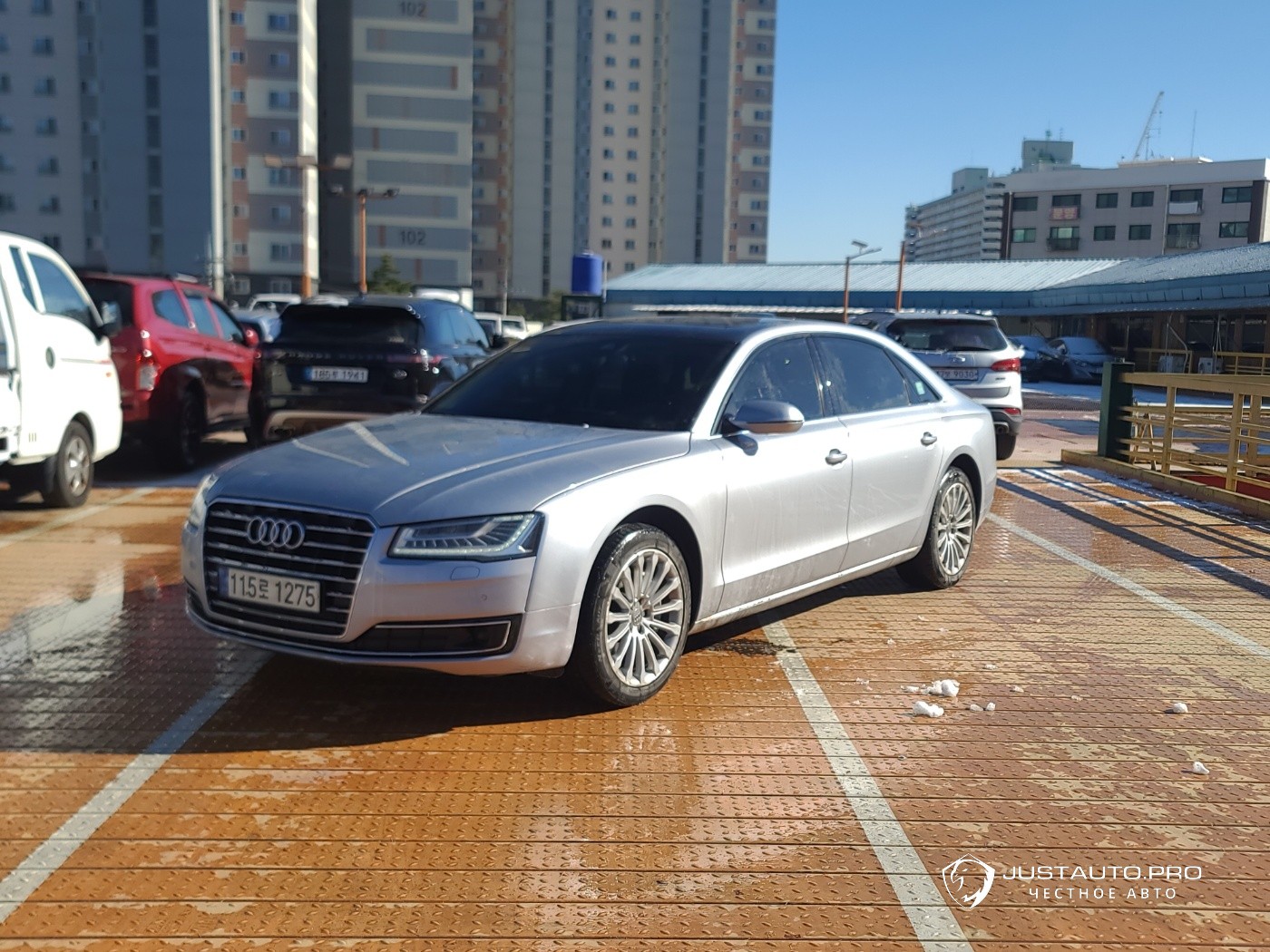Автомобиль Audi A8