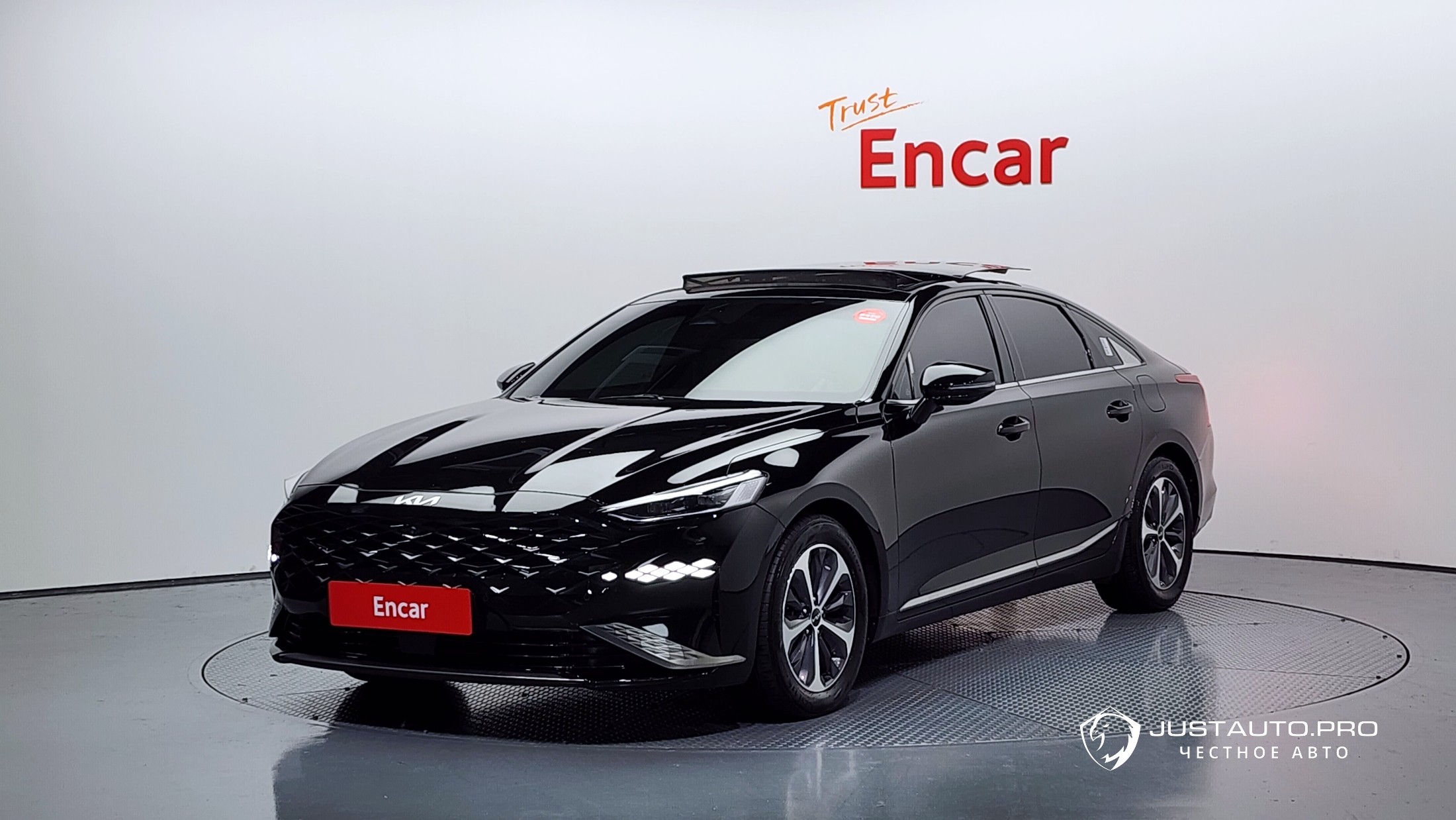 Автомобиль Kia K8