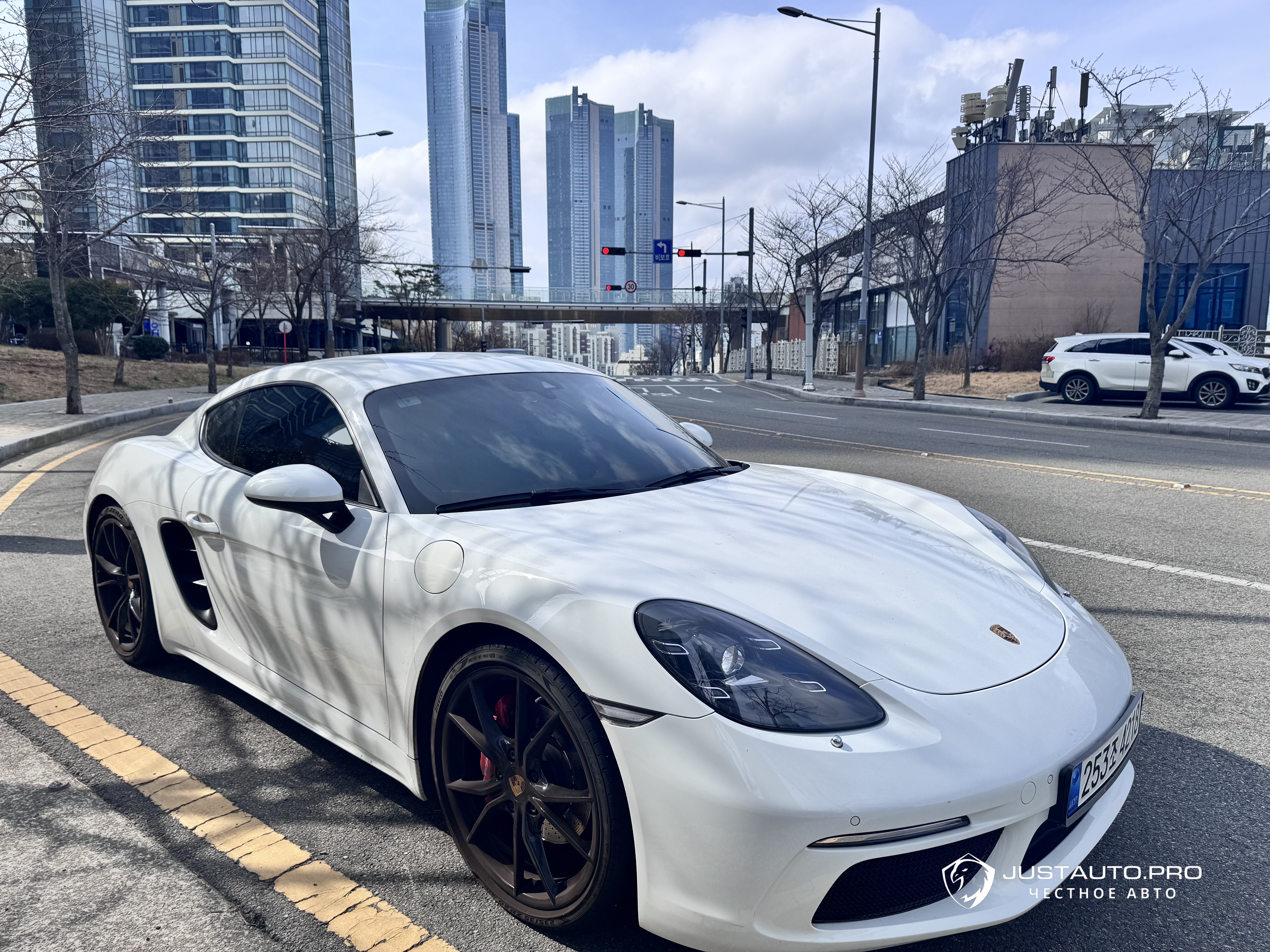 Автомобиль Porsche 718