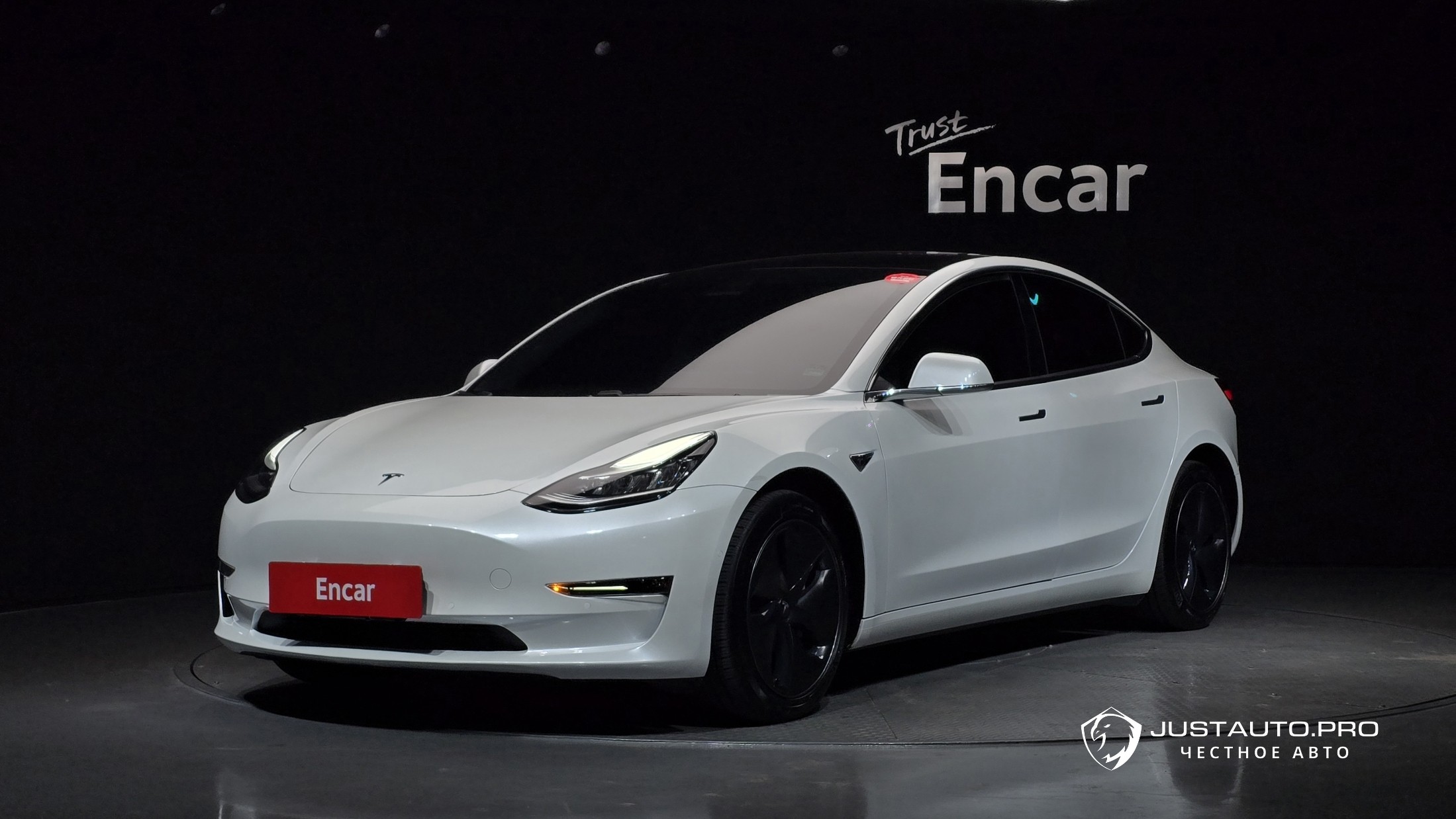 Автомобиль Tesla Model 3