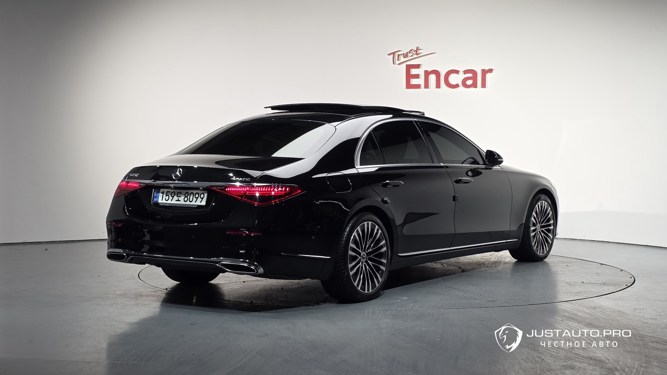 Автомобиль Mercedes-Benz S-Class