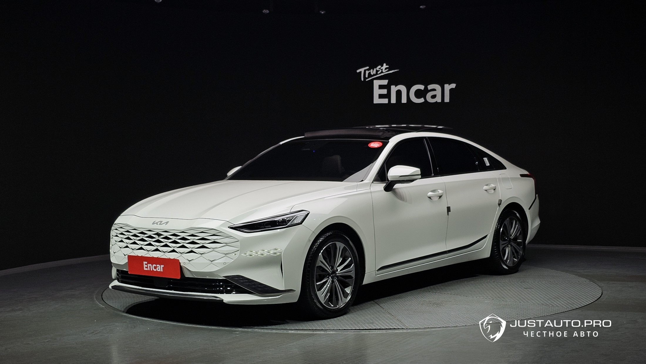 Автомобиль Kia K8