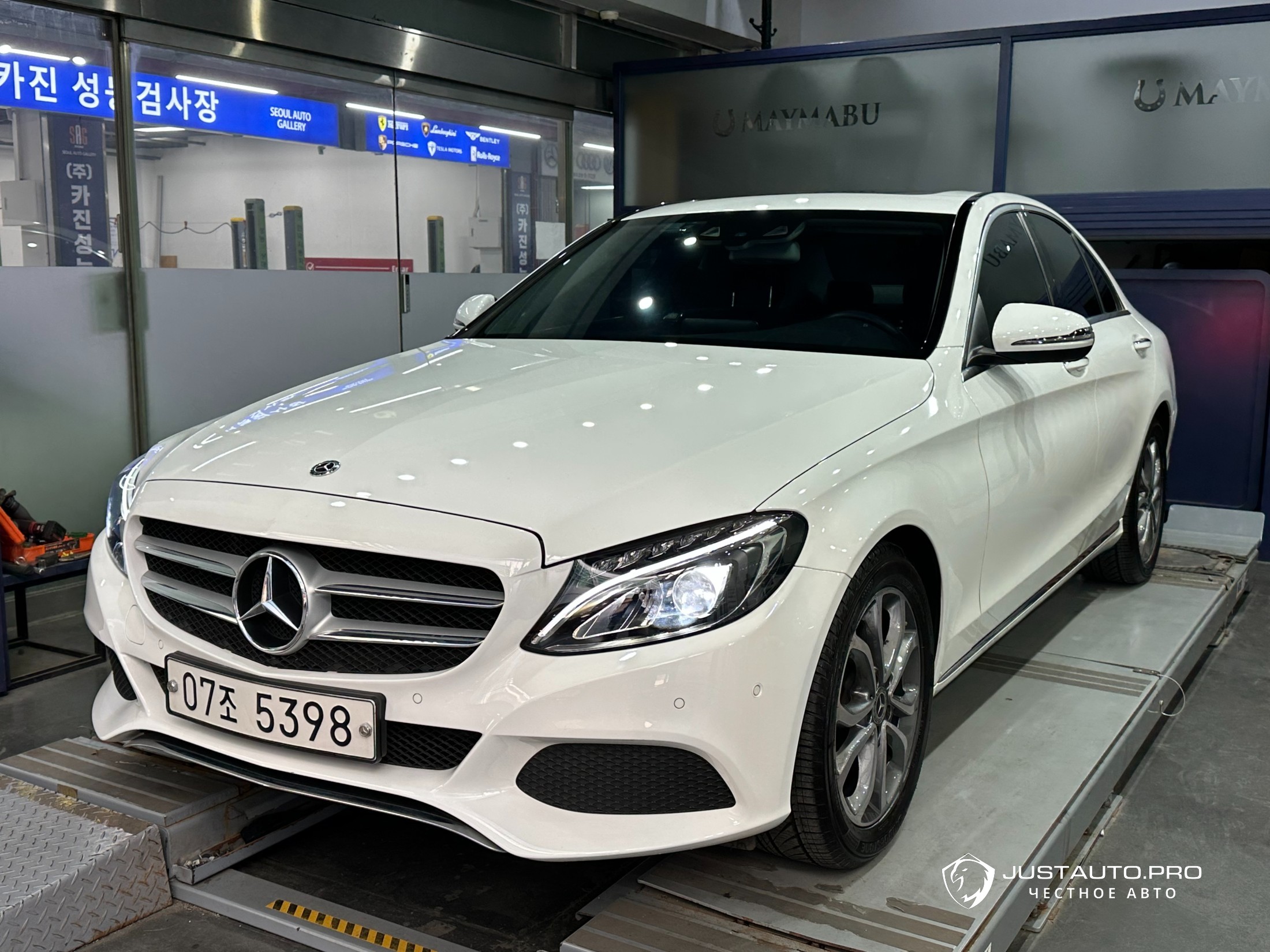 Автомобиль Mercedes-Benz C-Class