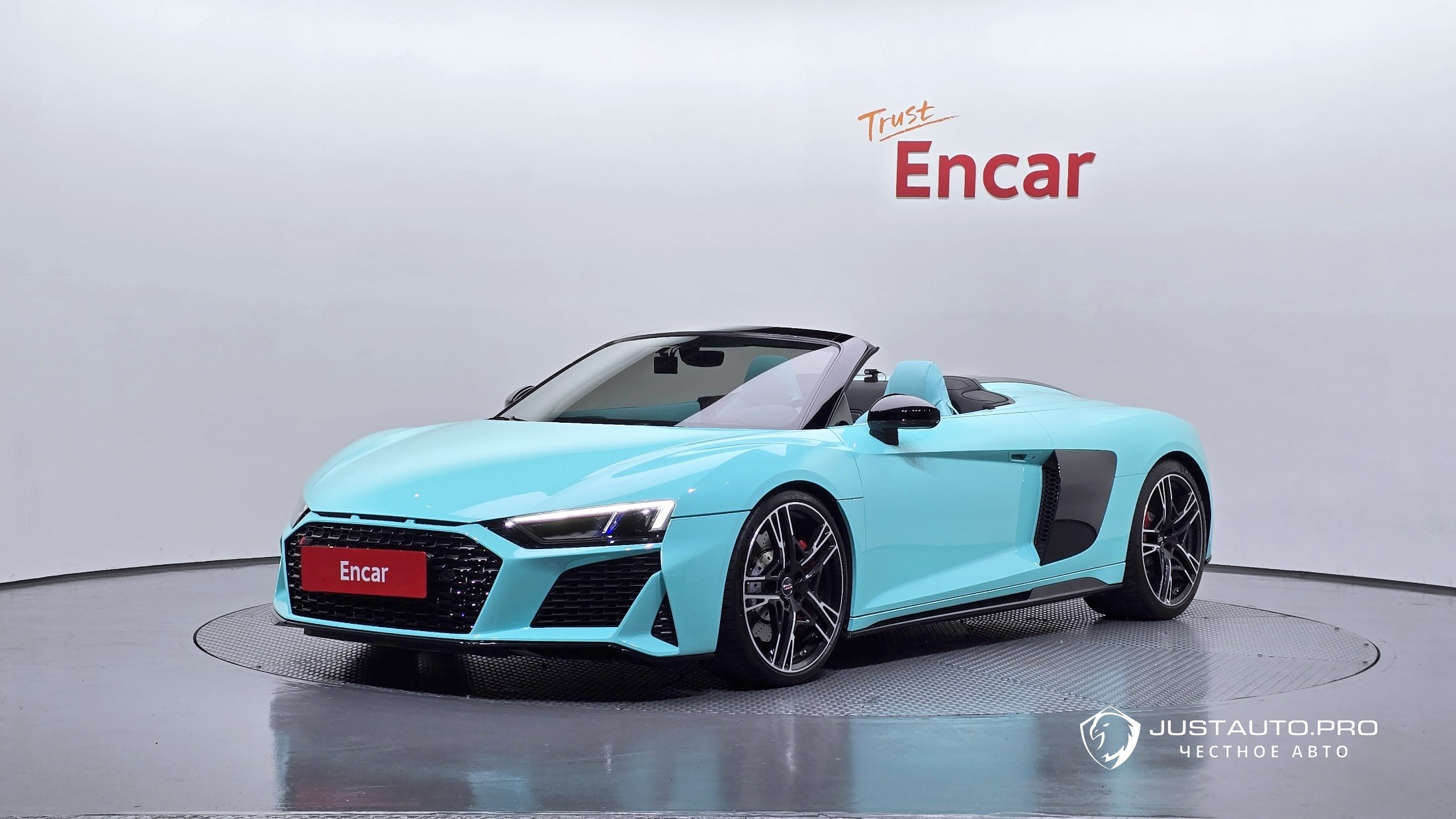 Автомобиль Audi R8