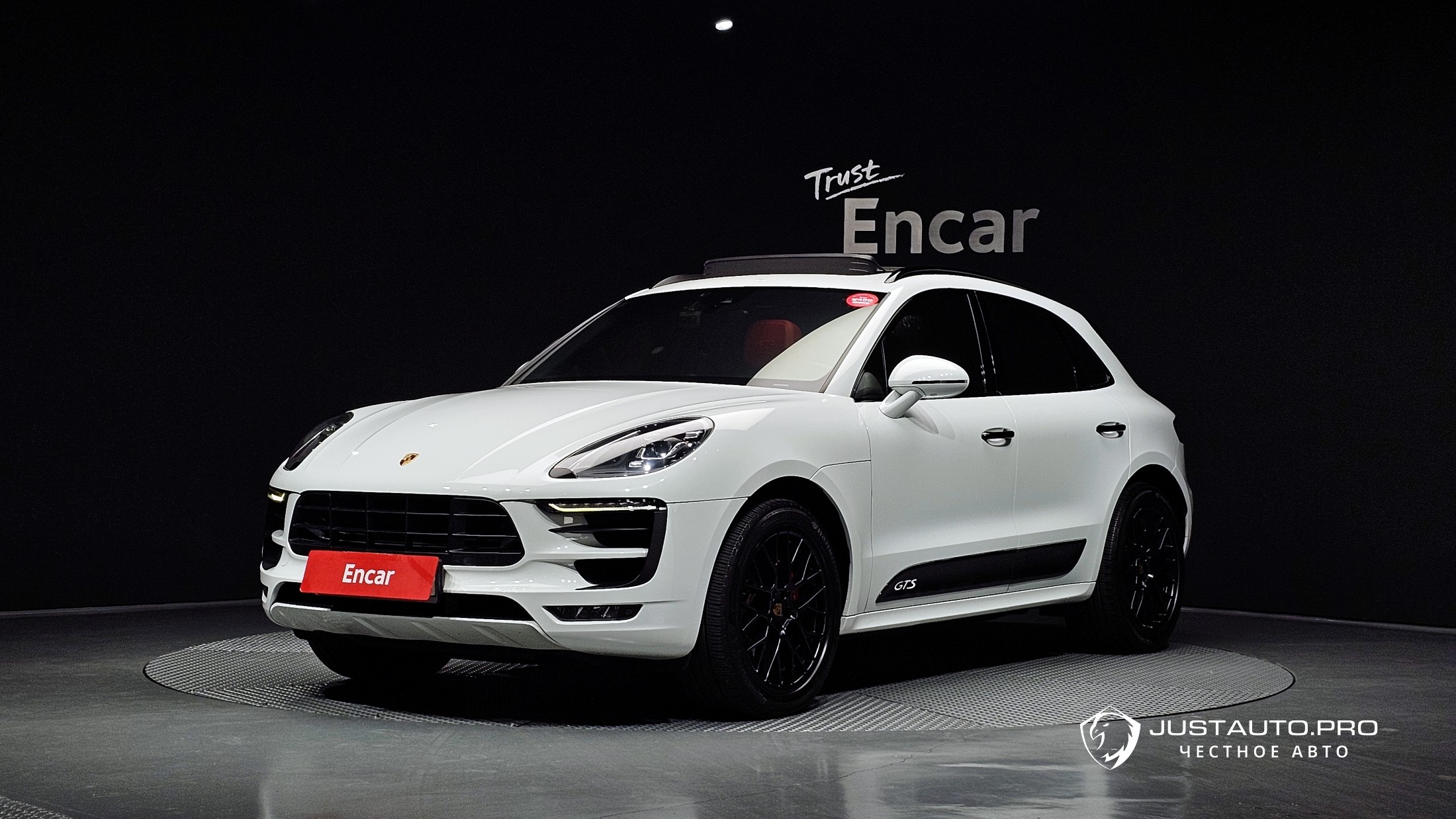 Автомобиль Porsche Macan