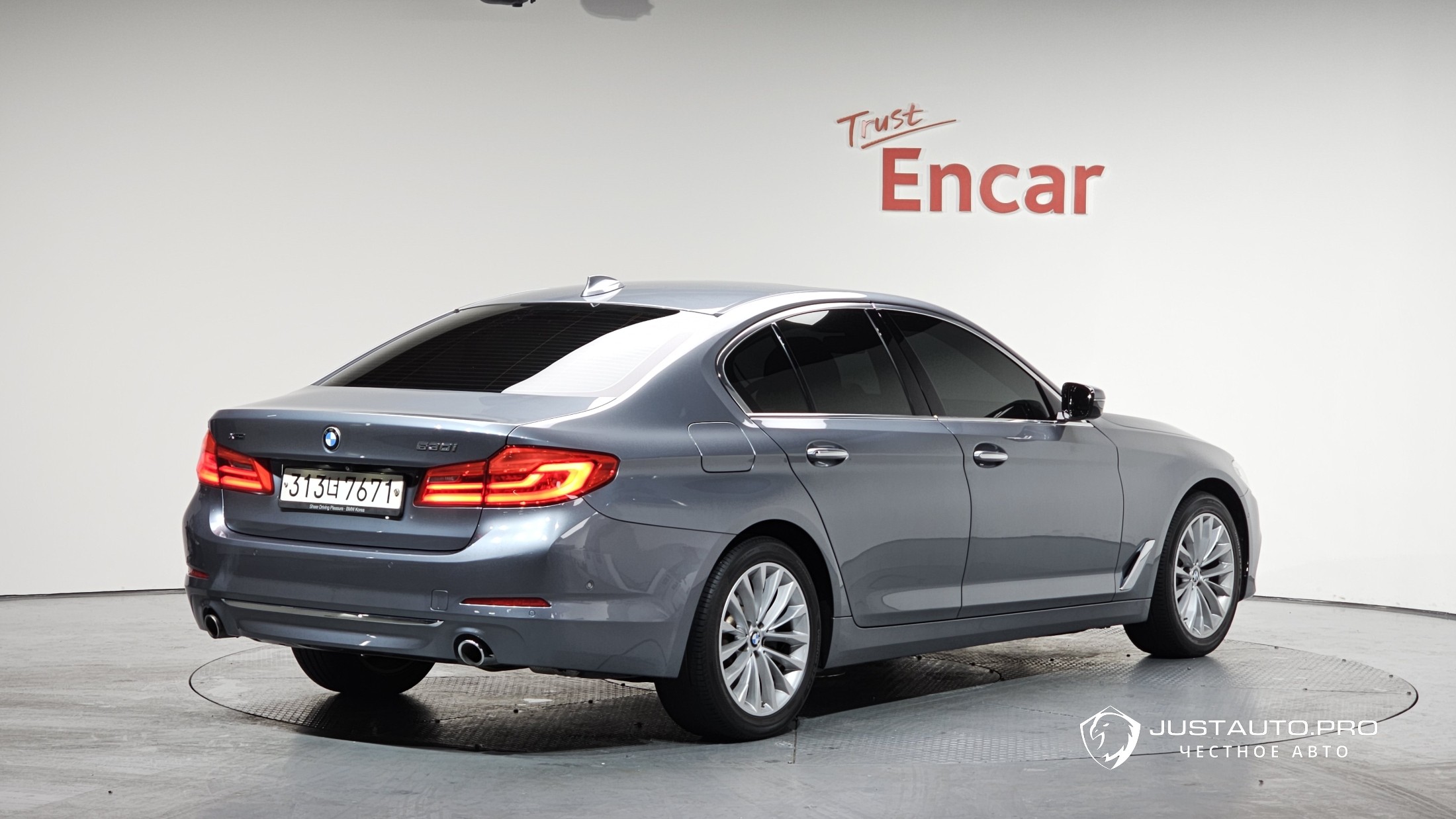 Автомобиль BMW 5-Series