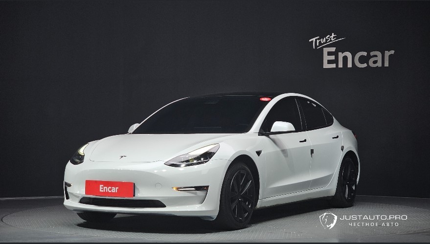Автомобиль Tesla Model 3