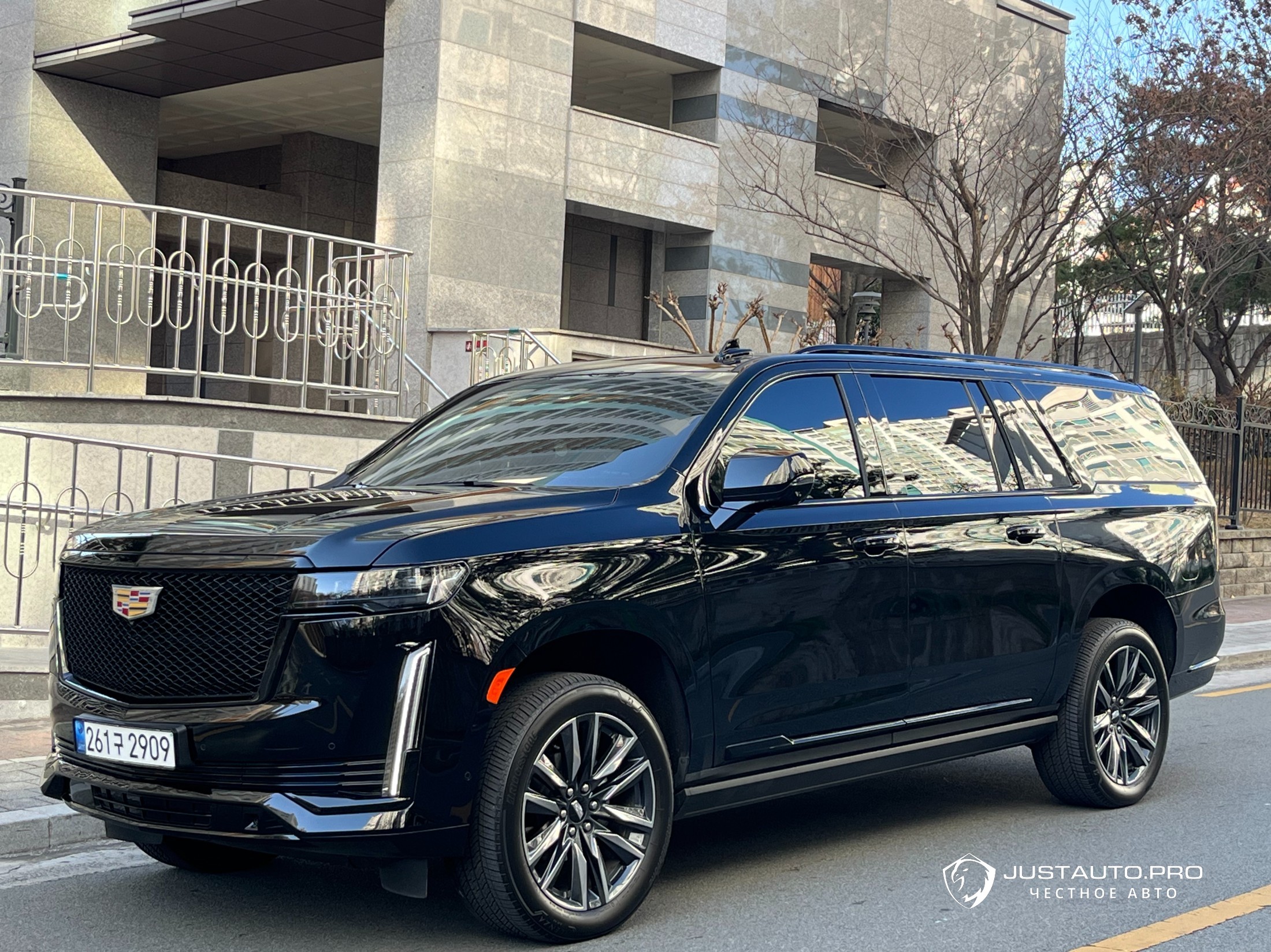 Автомобиль Cadillac Escalade