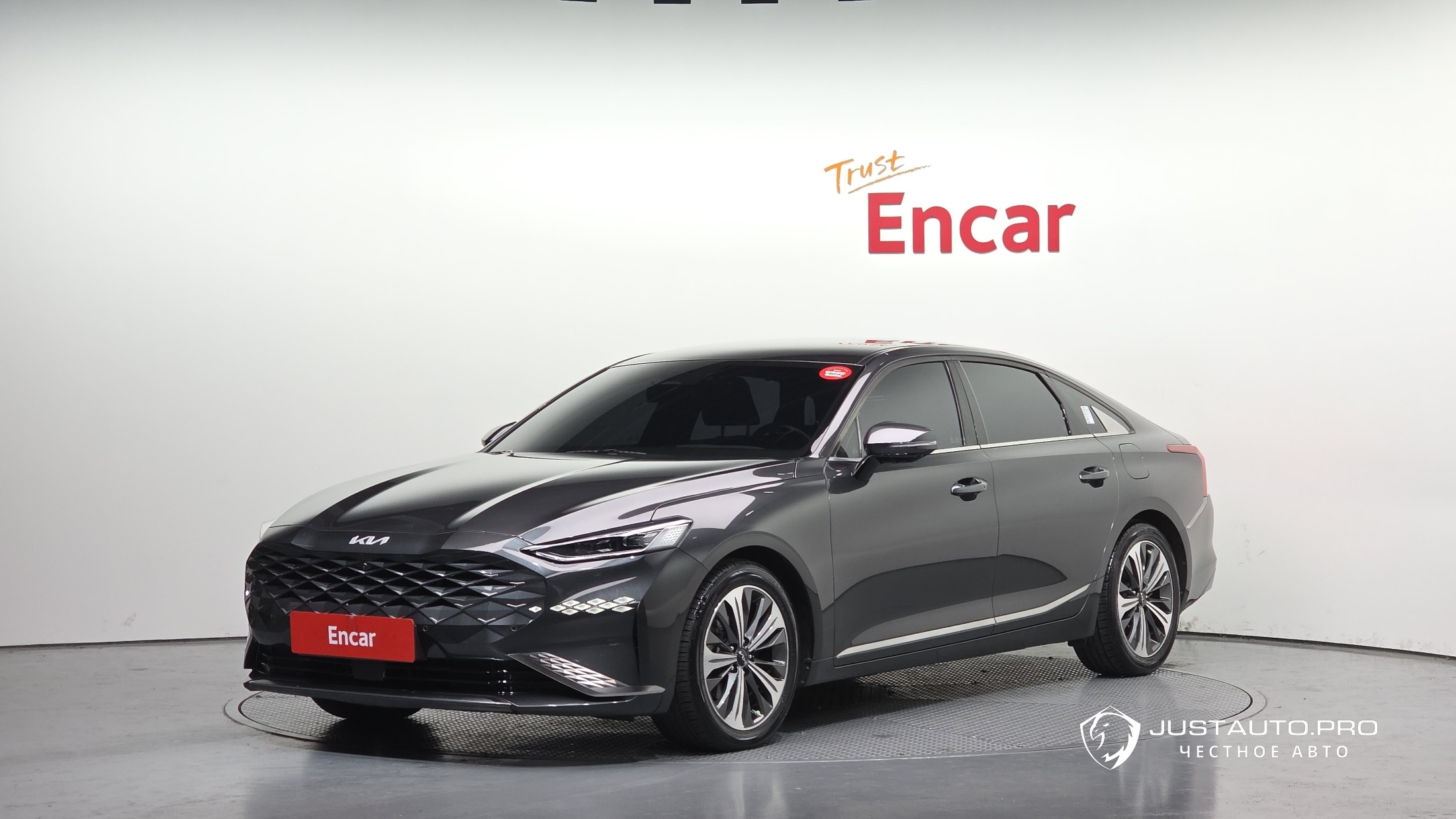 Автомобиль Kia K8