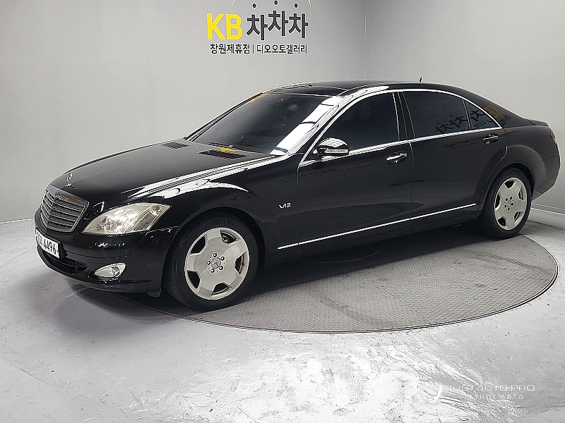 Автомобиль Mercedes-Benz S-Class