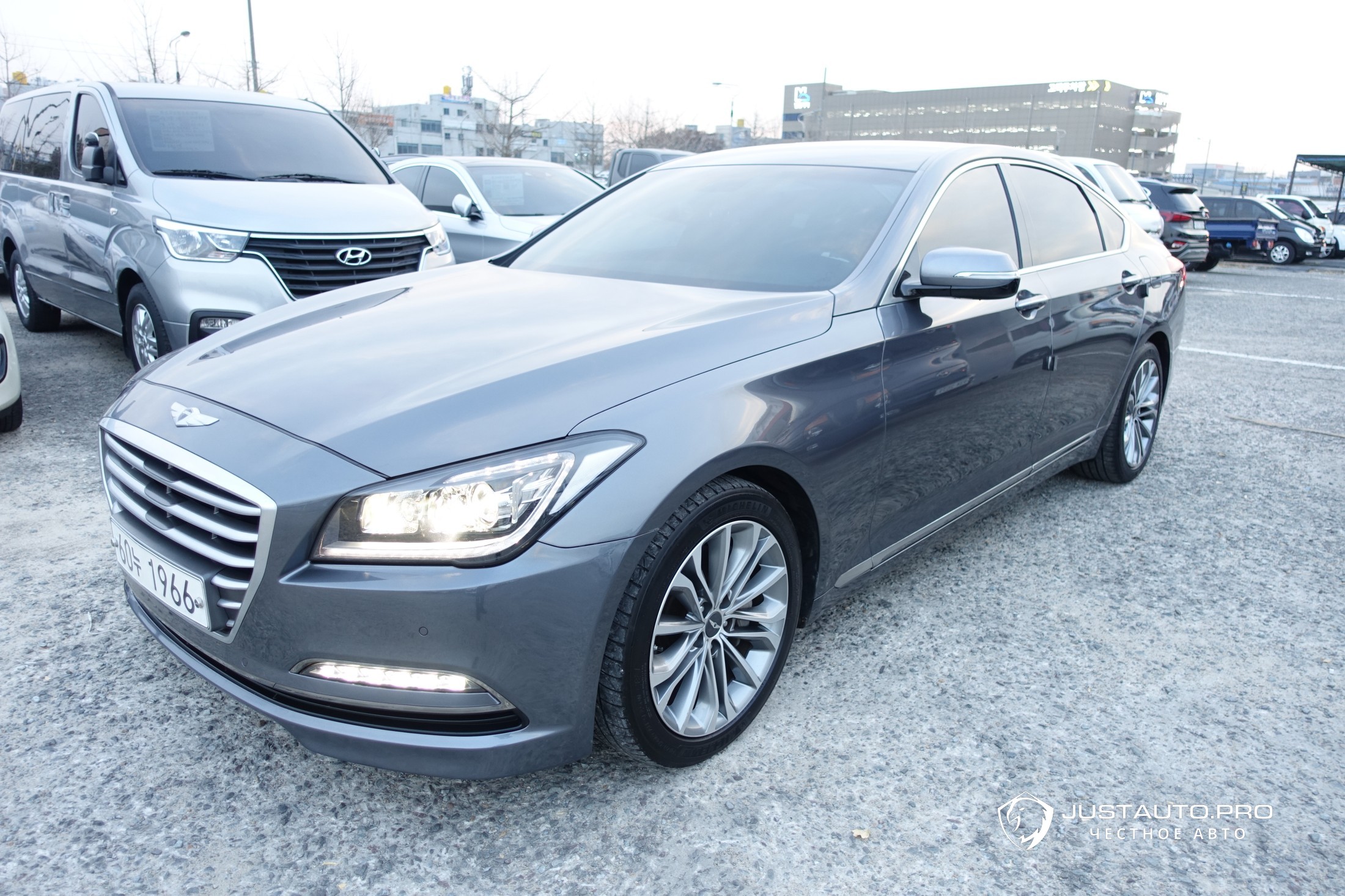 Автомобиль Hyundai Genesis
