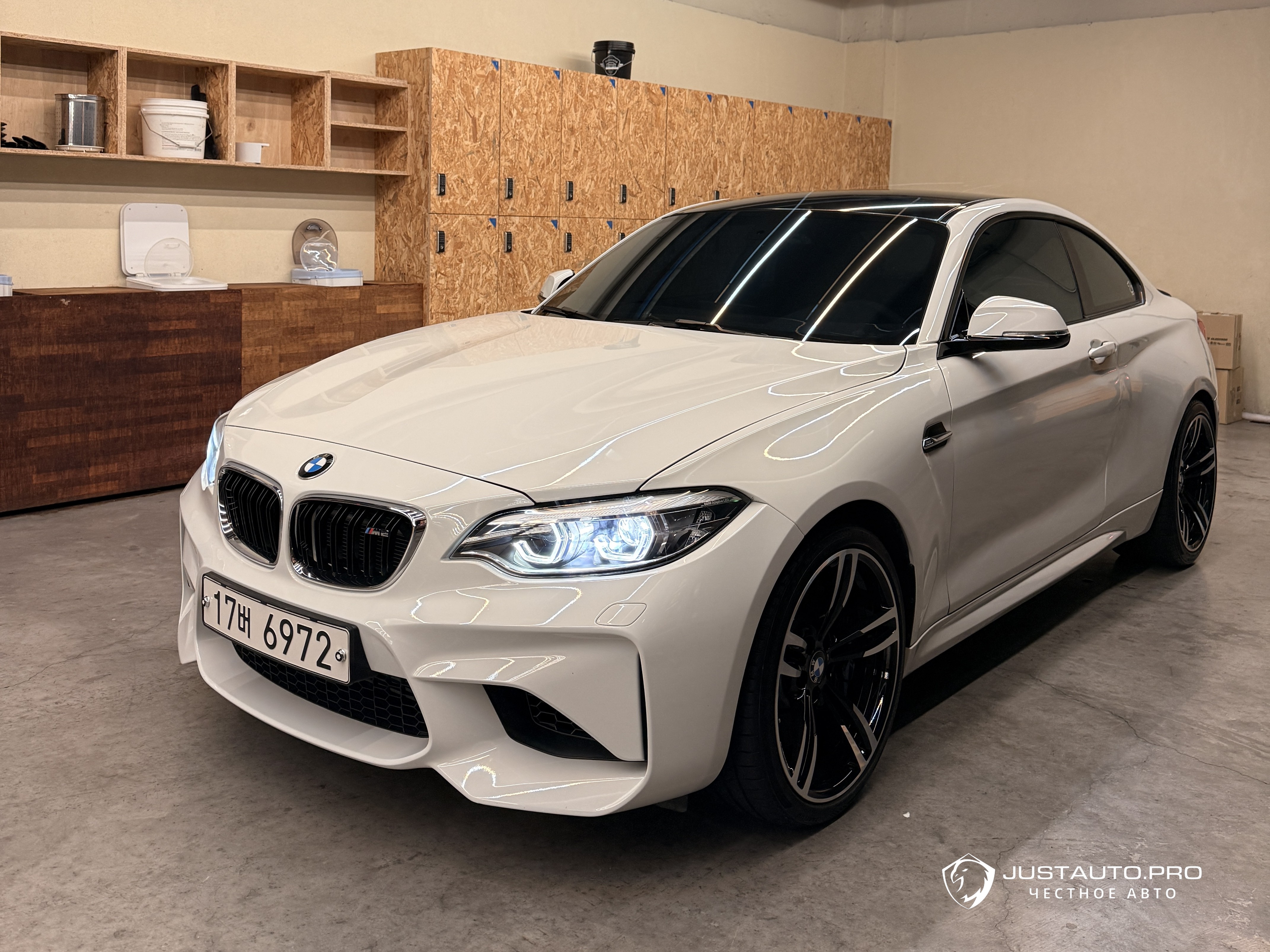 Автомобиль BMW M2