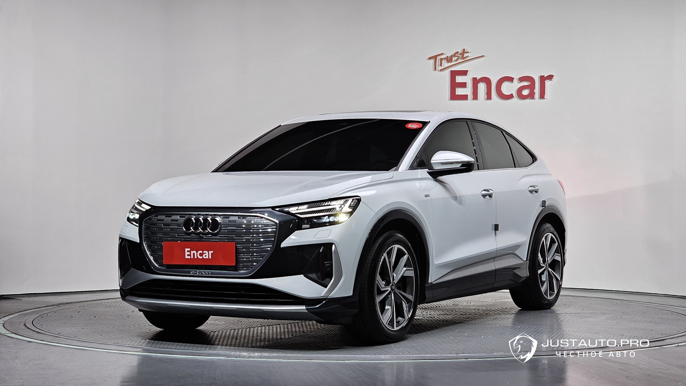 Автомобиль Audi Q4 e-tron