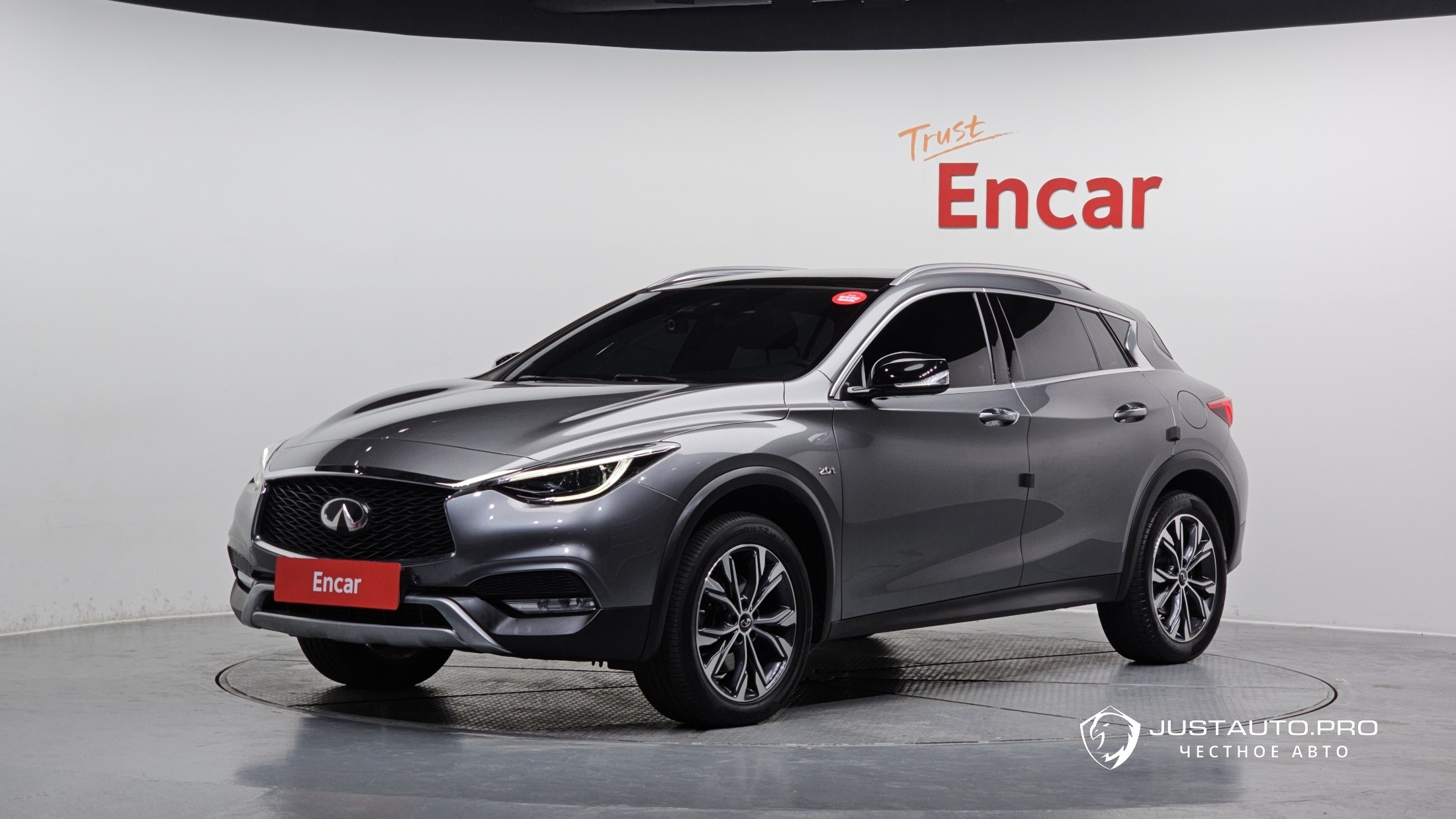 Автомобиль Infiniti QX30