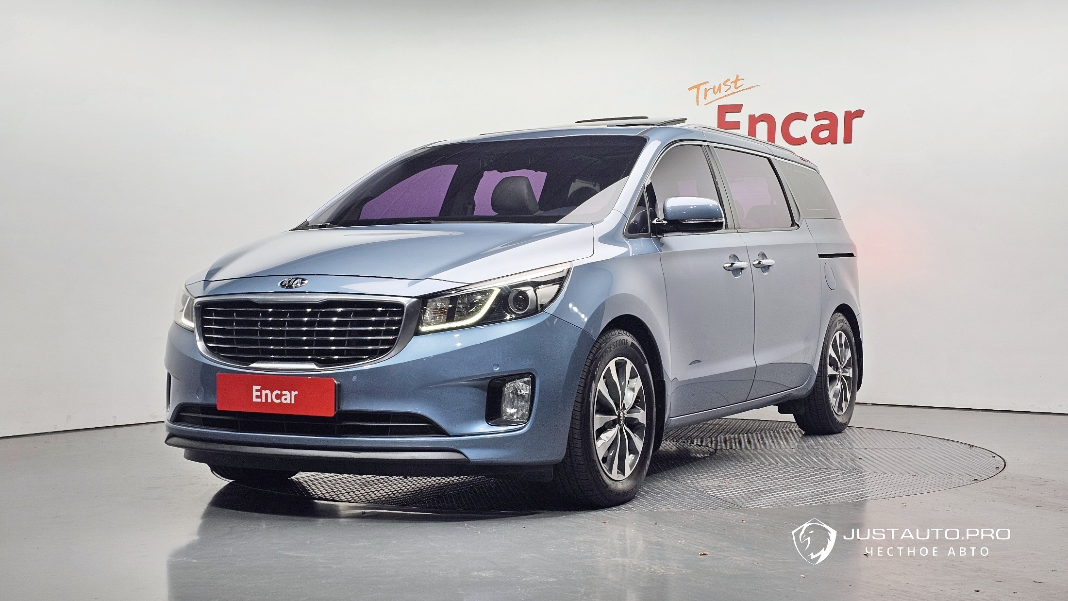 Автомобиль Kia Canival