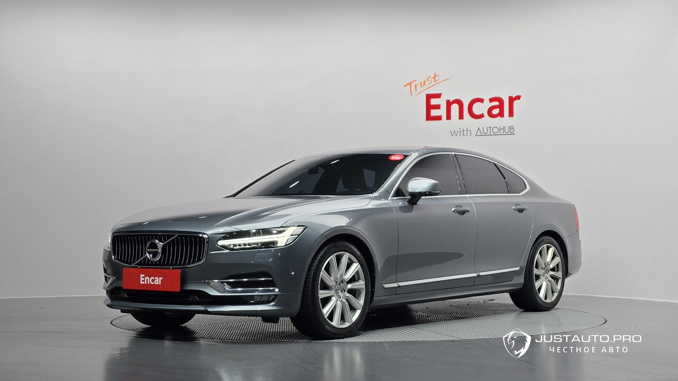 Автомобиль Volvo S90