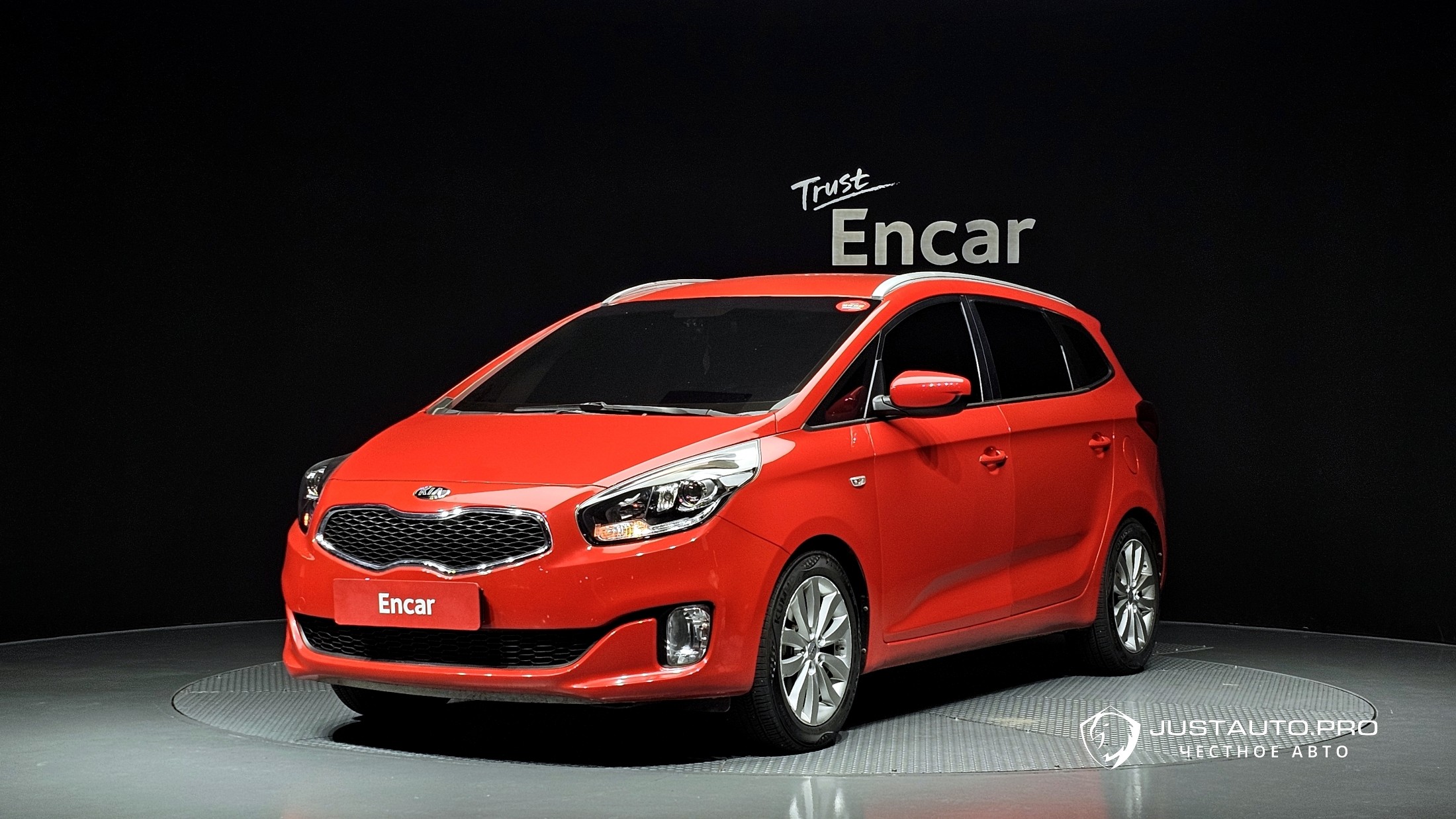 Автомобиль Kia Carens