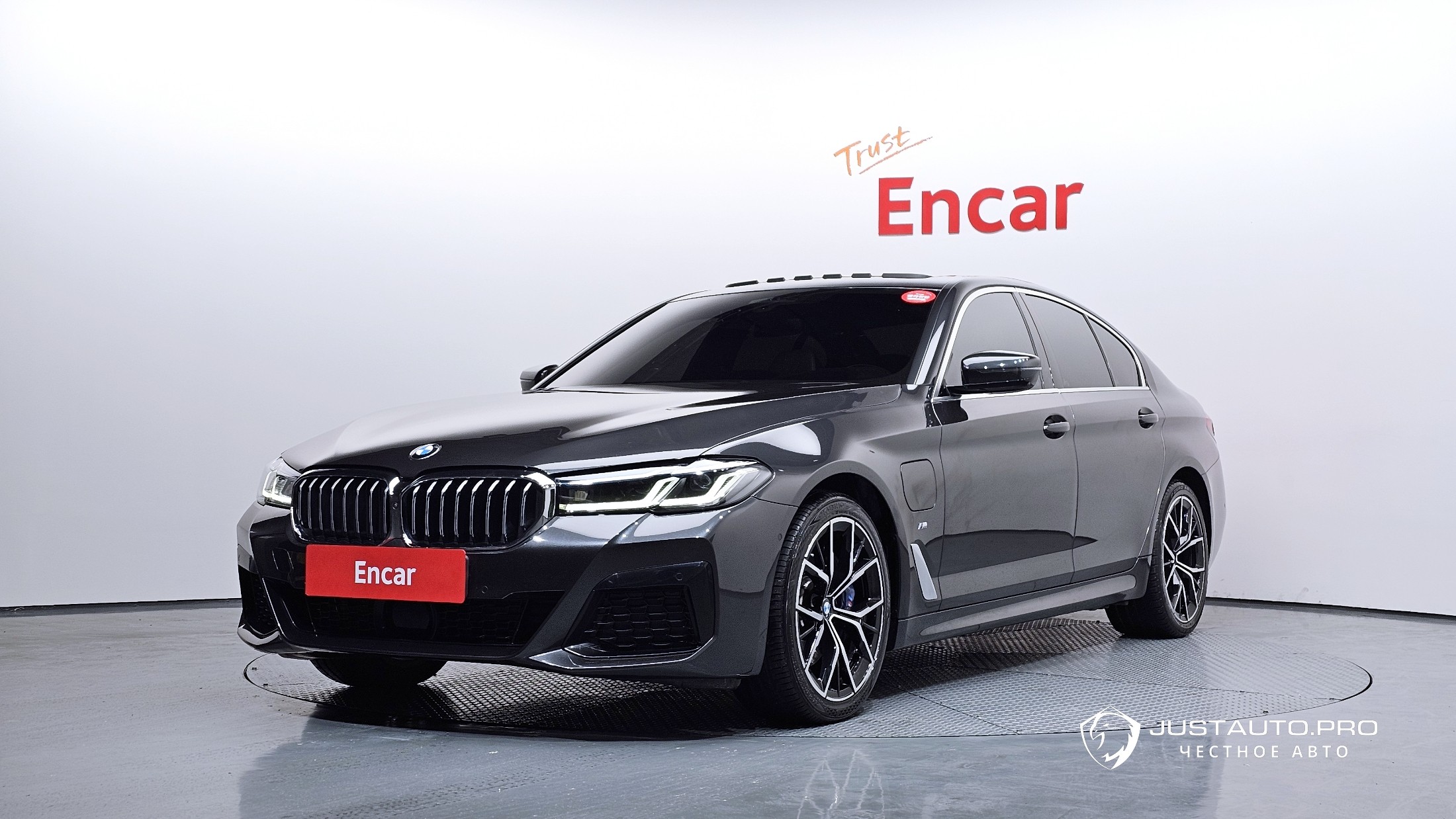 Автомобиль BMW 5-Series